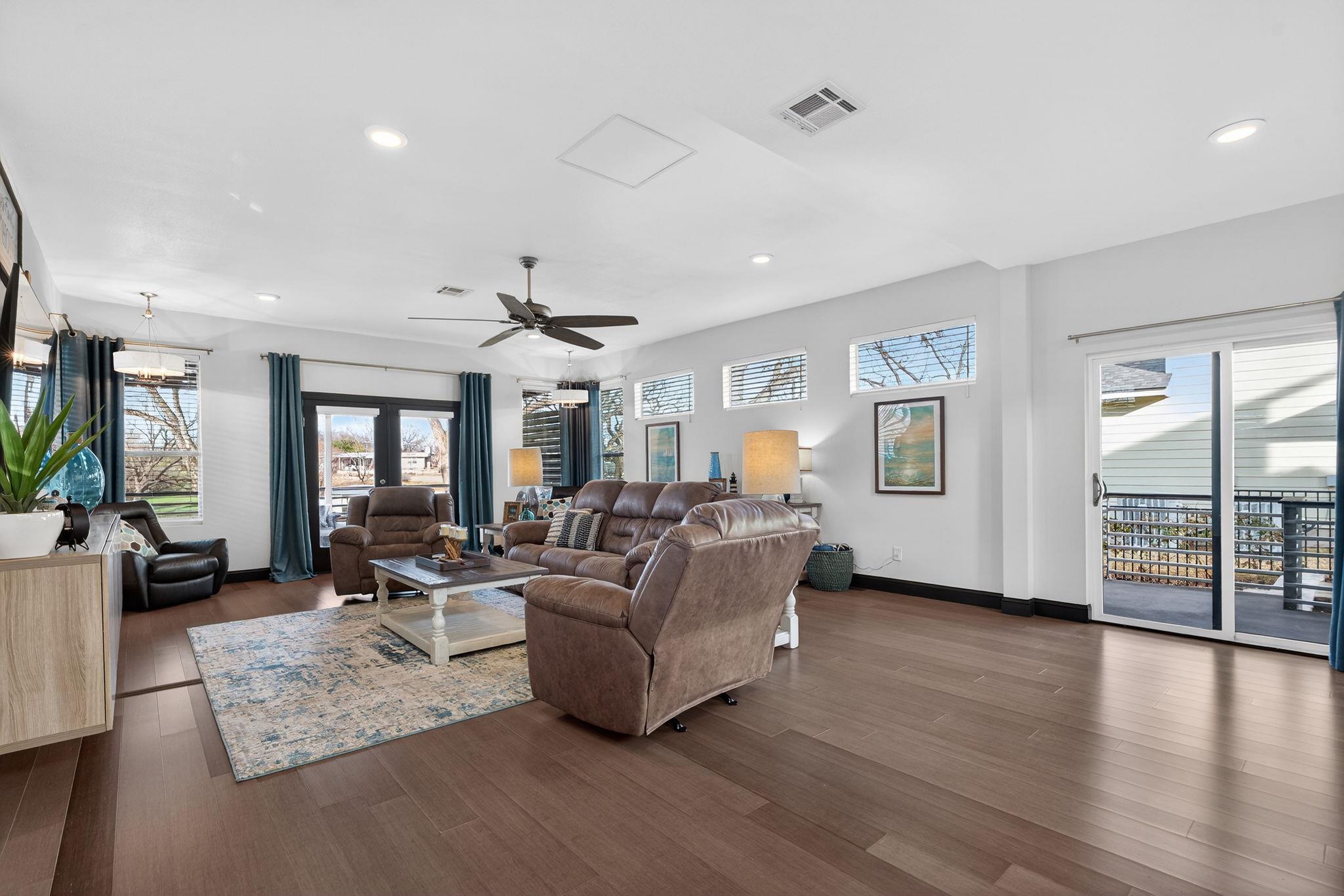 1514 Bluebonnet Ln, Kingsland, TX 78639