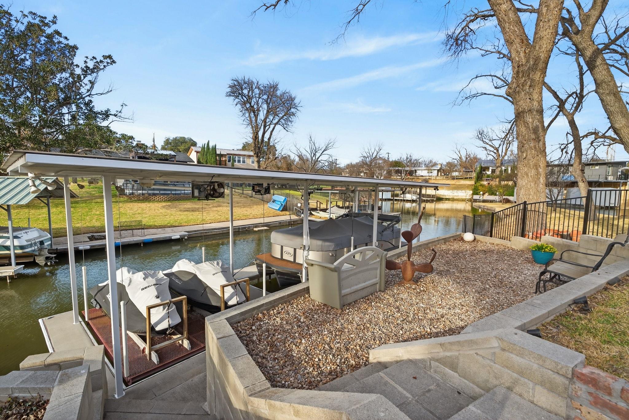 1514 Bluebonnet Ln, Kingsland, TX 78639