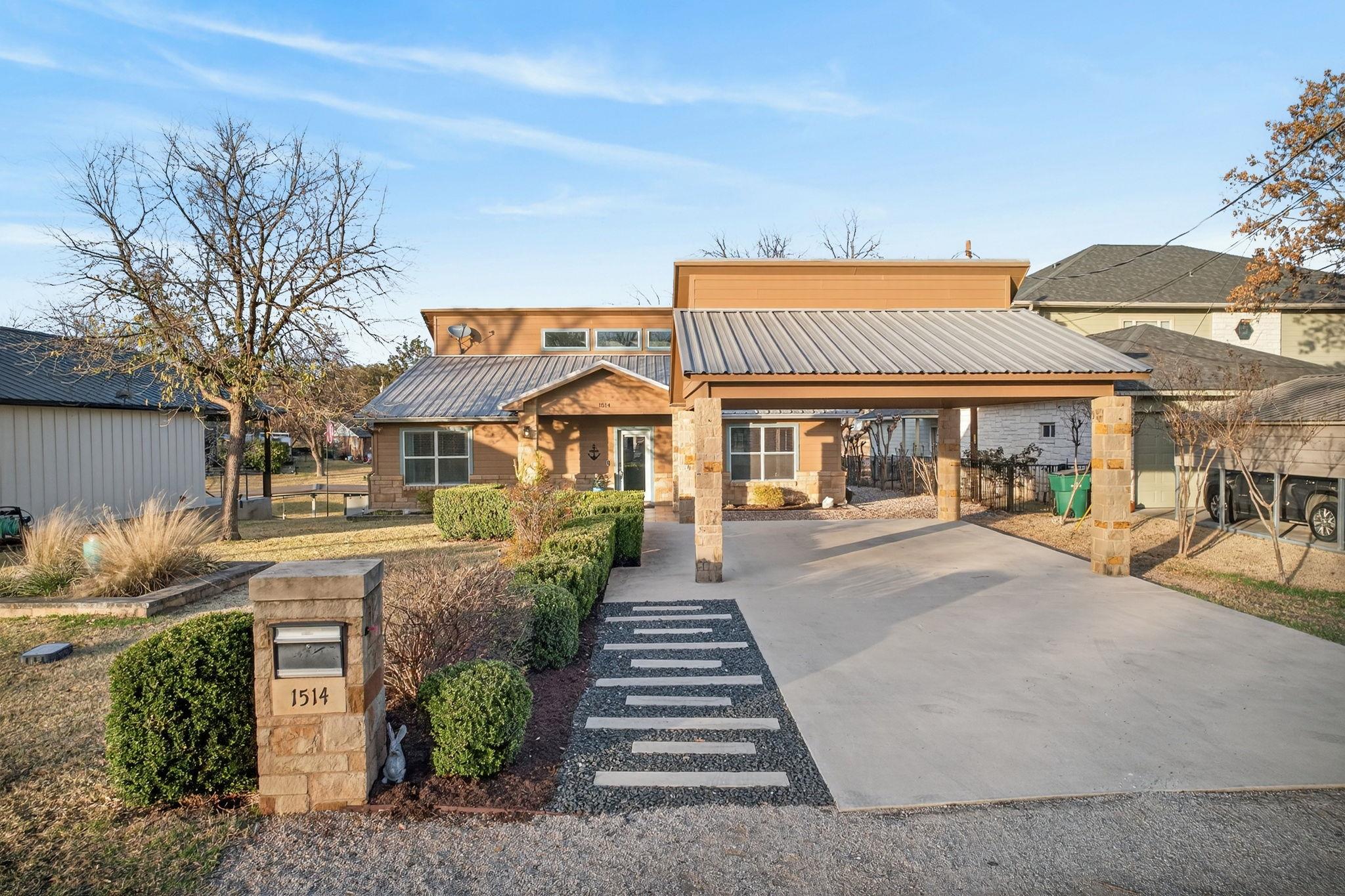 1514 Bluebonnet Ln, Kingsland, TX 78639