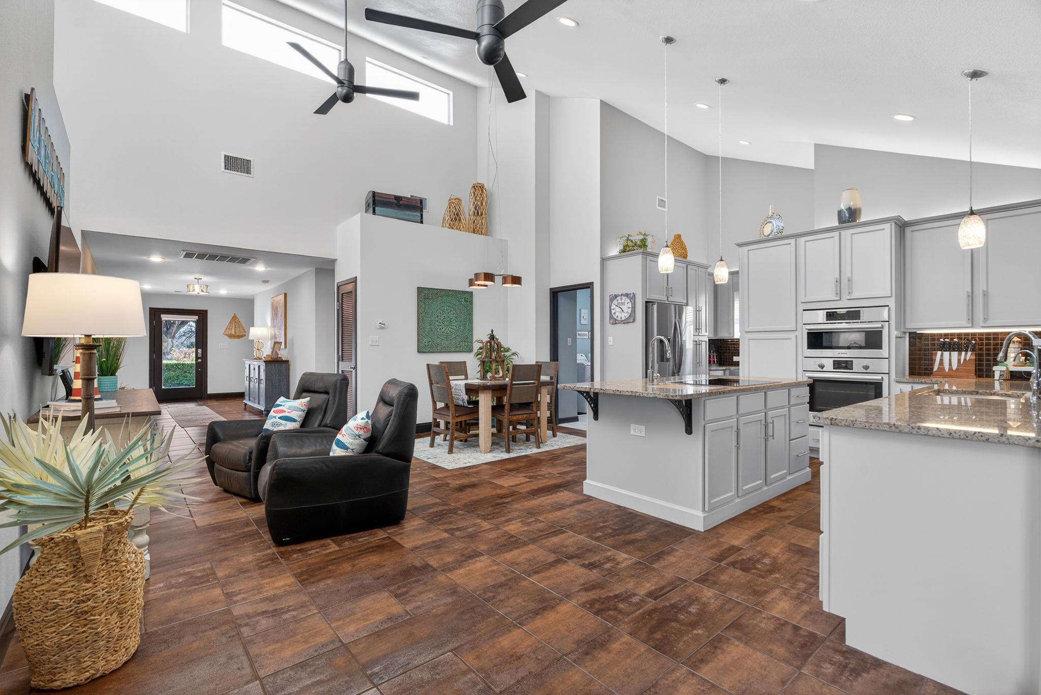 1514 Bluebonnet Ln, Kingsland, TX 78639