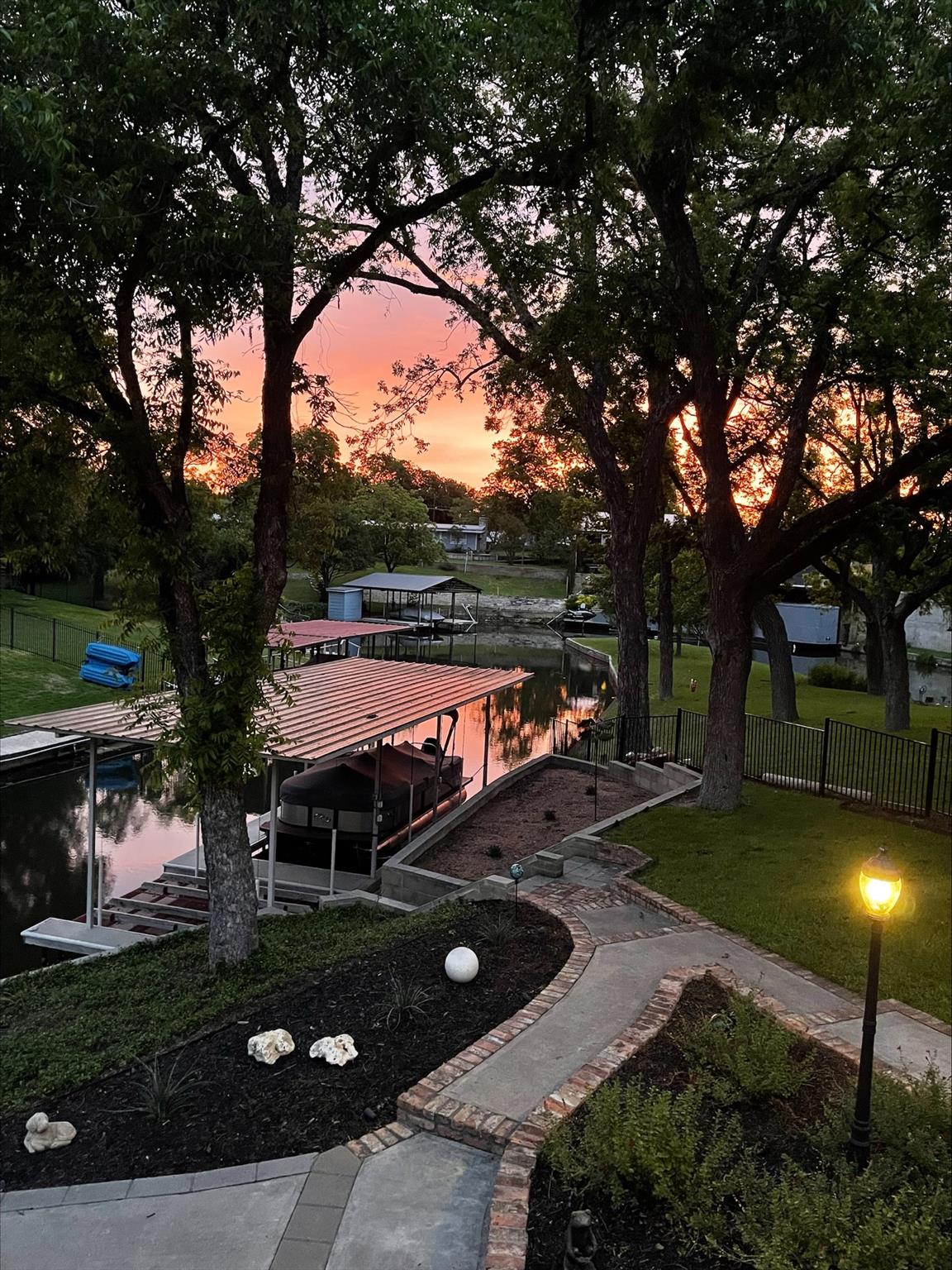 1514 Bluebonnet Ln, Kingsland, TX 78639