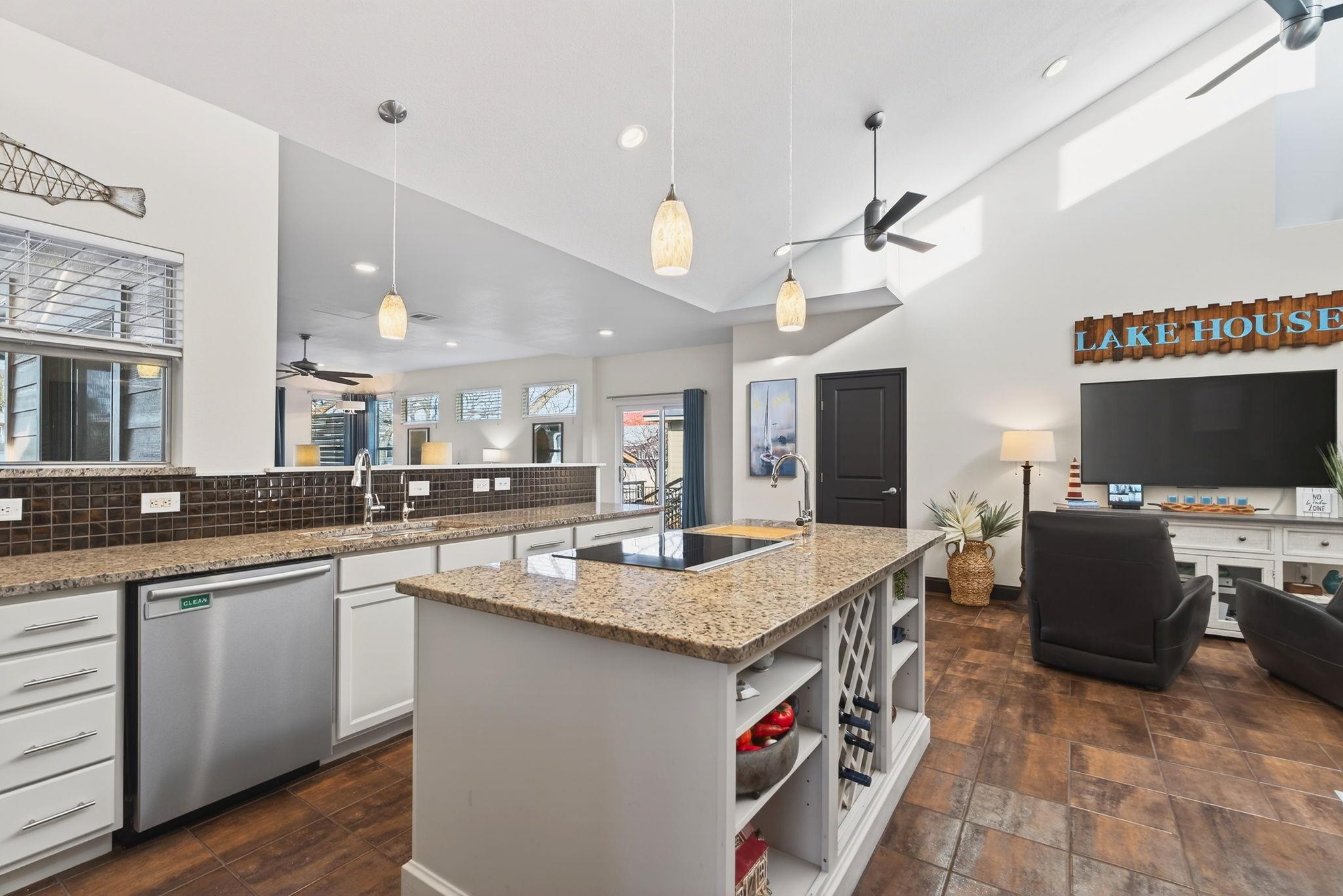 1514 Bluebonnet Ln, Kingsland, TX 78639