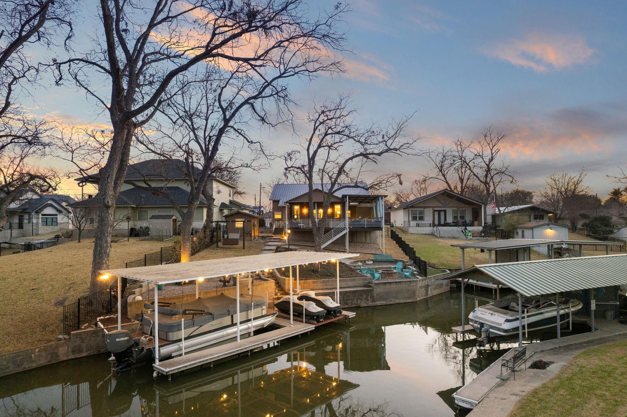 1514 Bluebonnet Ln, Kingsland, TX 78639