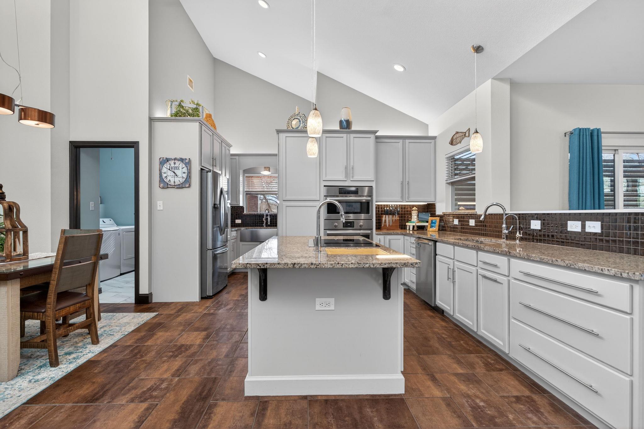 1514 Bluebonnet Ln, Kingsland, TX 78639