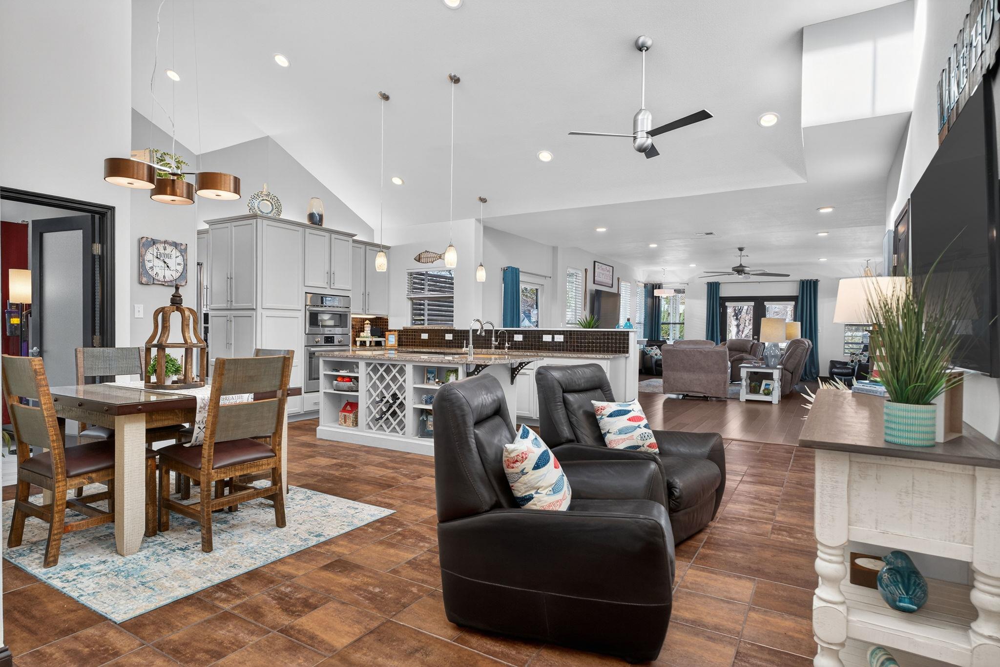 1514 Bluebonnet Ln, Kingsland, TX 78639