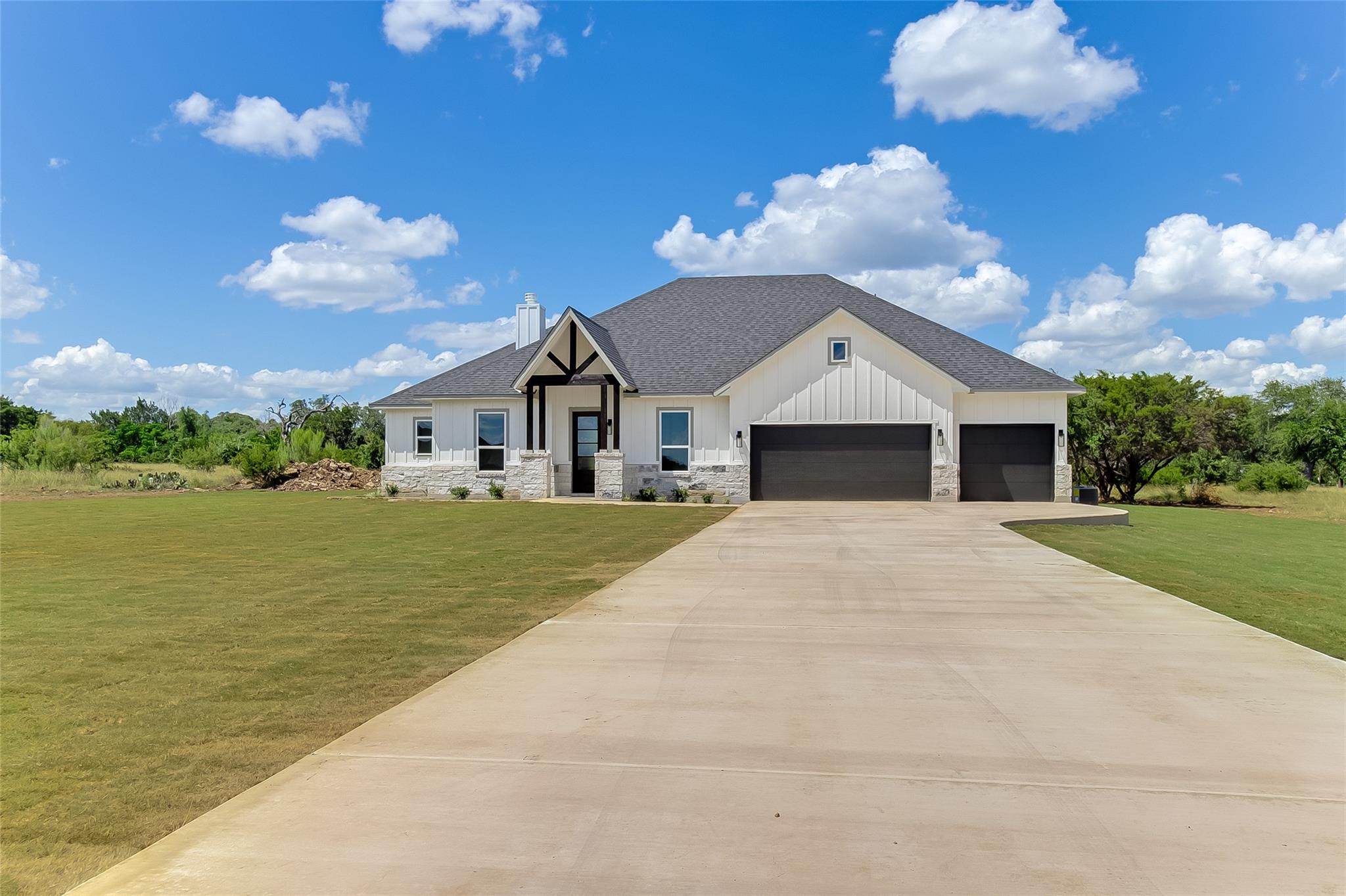 130 Draper Ln, Bertram, TX 78605