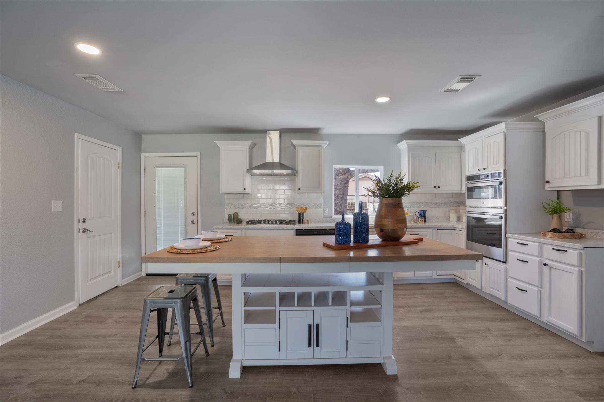 801 E Johnson St, Burnet, TX 78611