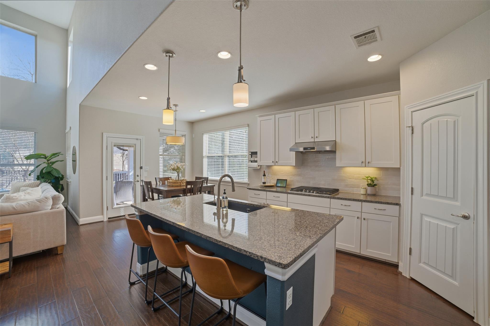 16025 Cinca Terra Dr, Austin, TX 78738