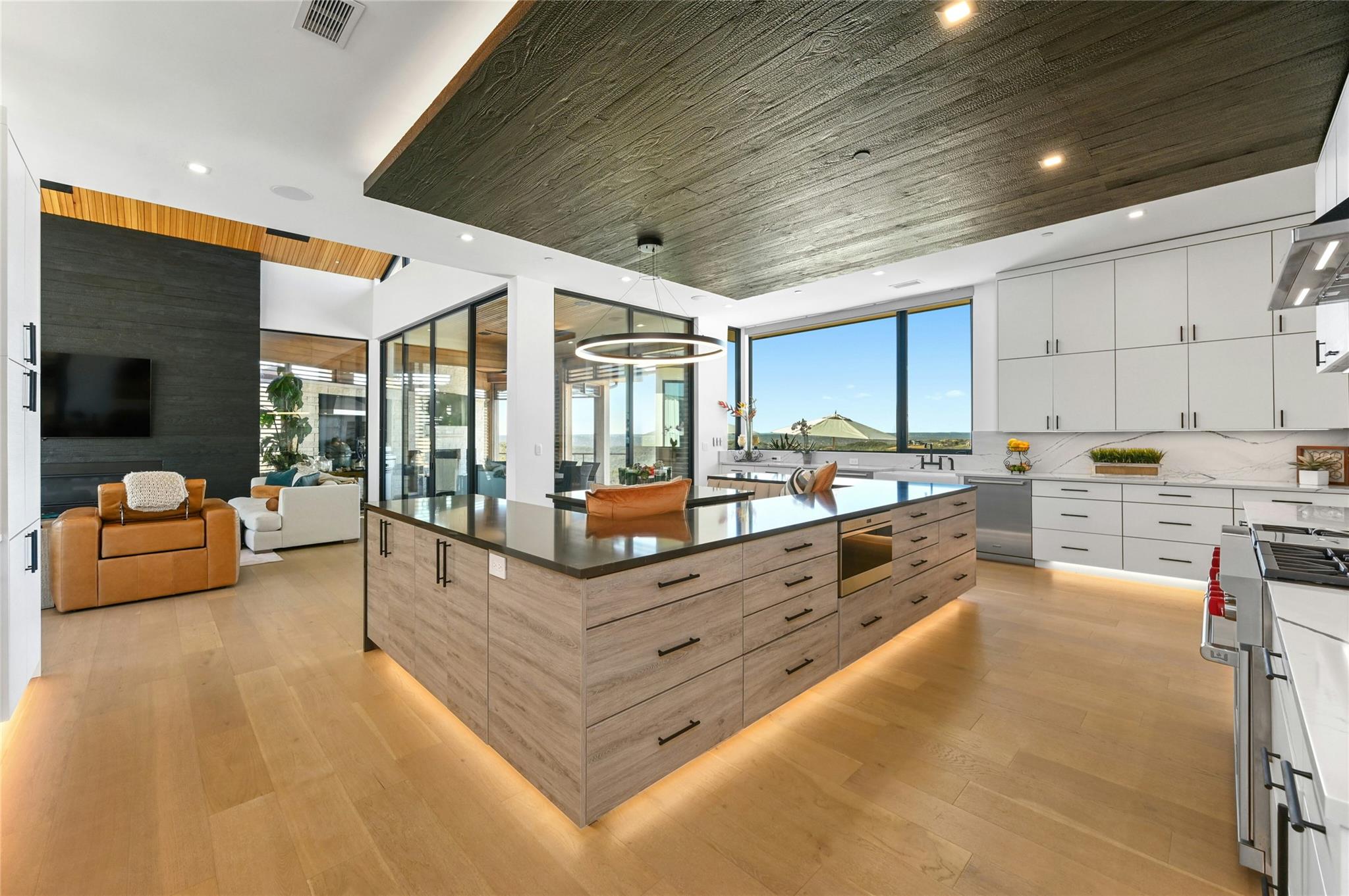 8209 Two Coves Dr, Austin, TX 78730