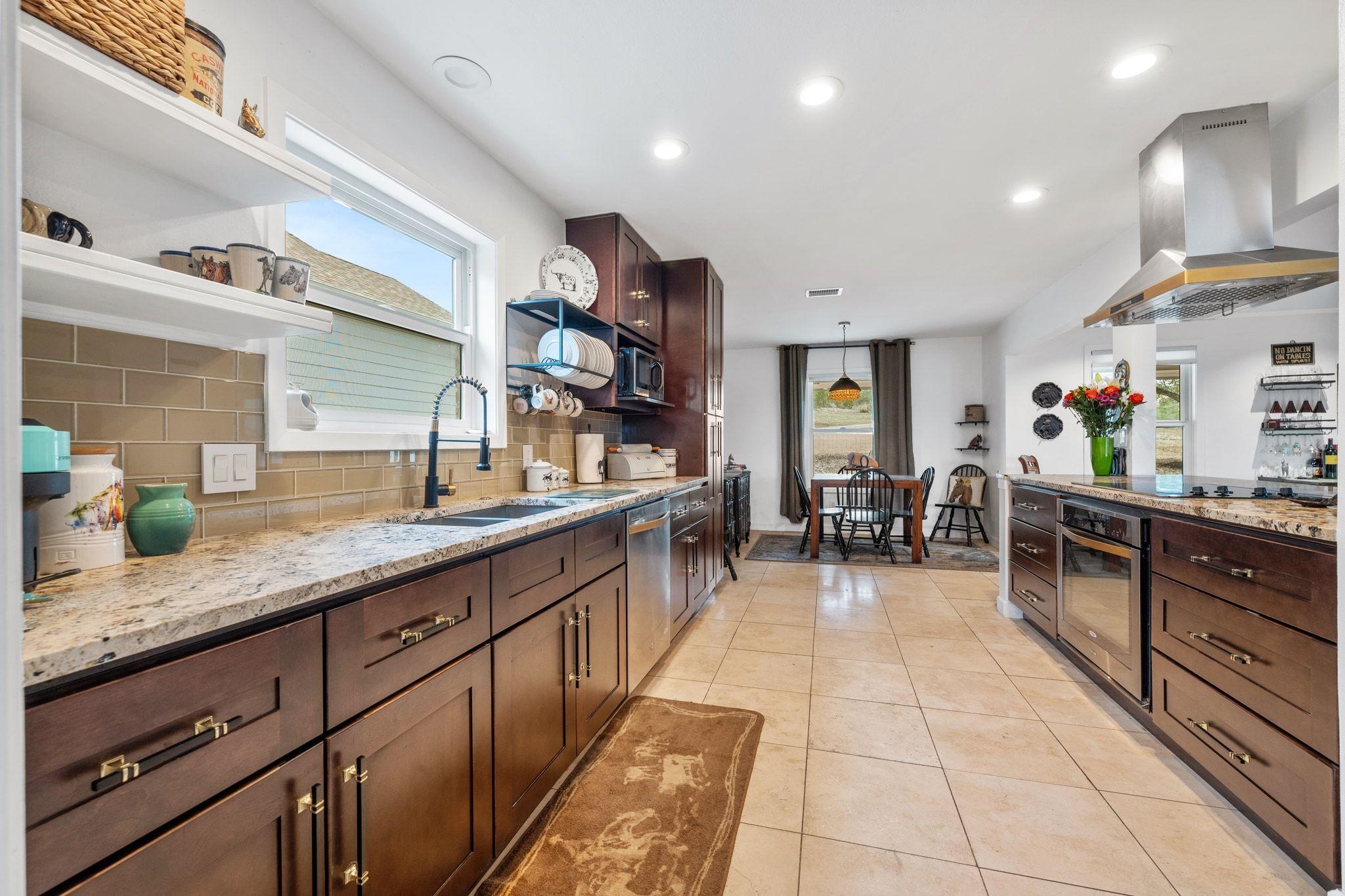 401 Ranchview Rd, Spicewood, TX 78669