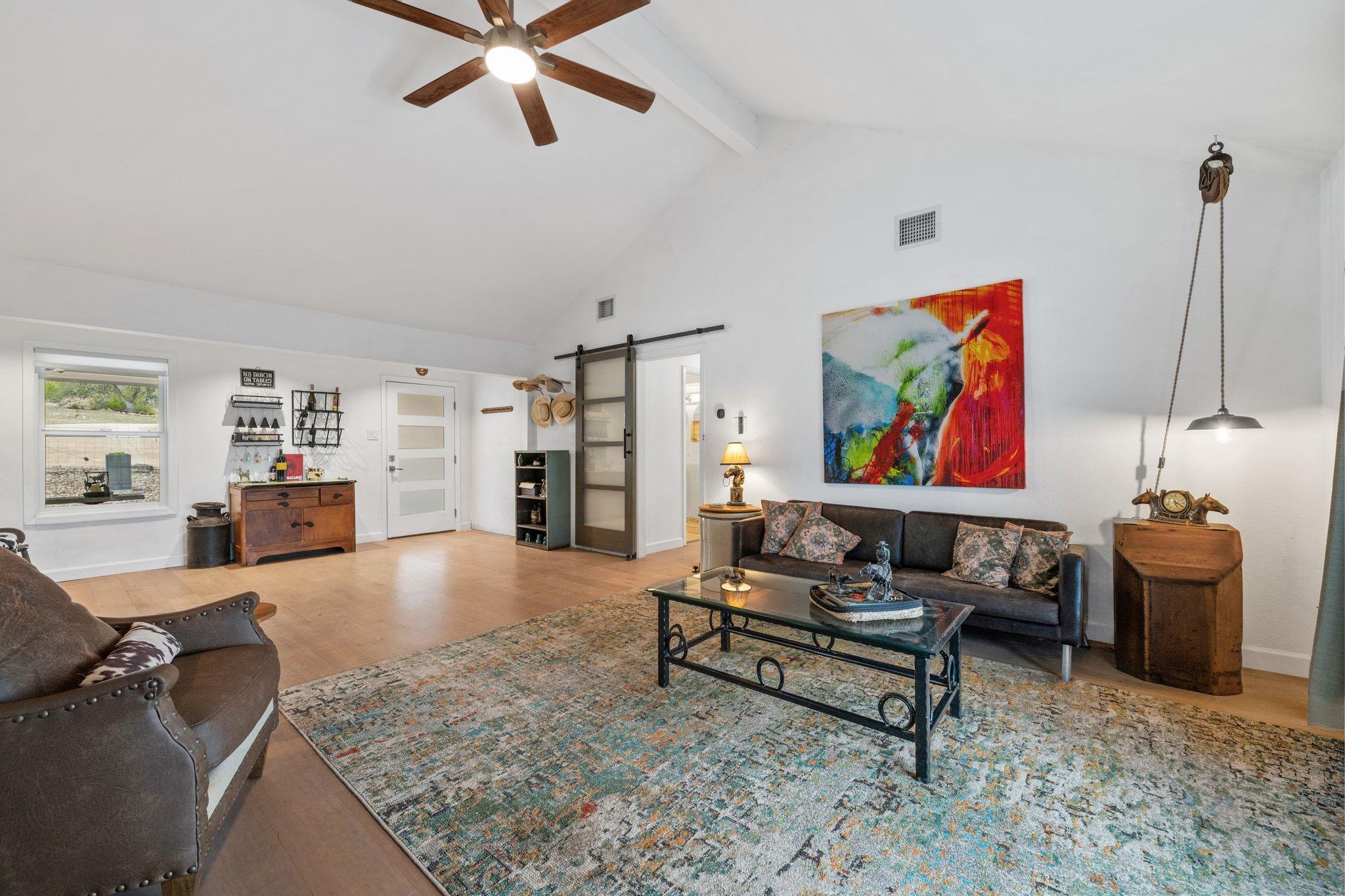 401 Ranchview Rd, Spicewood, TX 78669