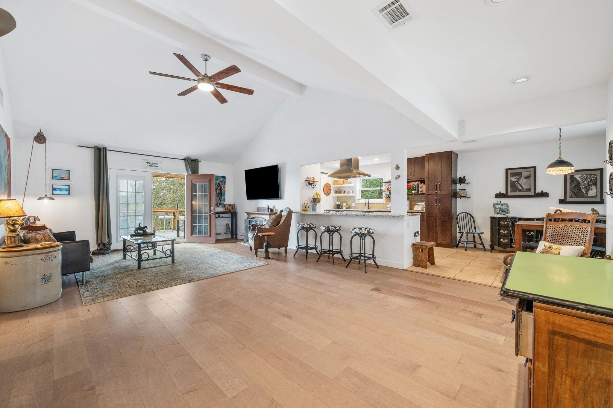 401 Ranchview Rd, Spicewood, TX 78669