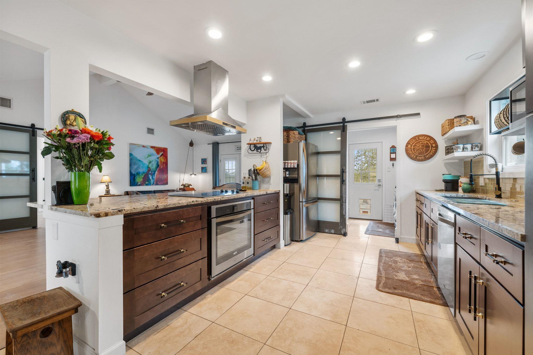 401 Ranchview Rd, Spicewood, TX 78669