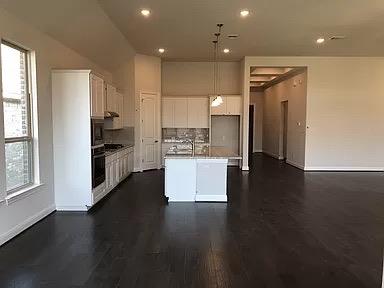 713 Woodview Dr, Leander, TX 78641