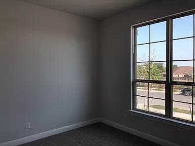 713 Woodview Dr, Leander, TX 78641