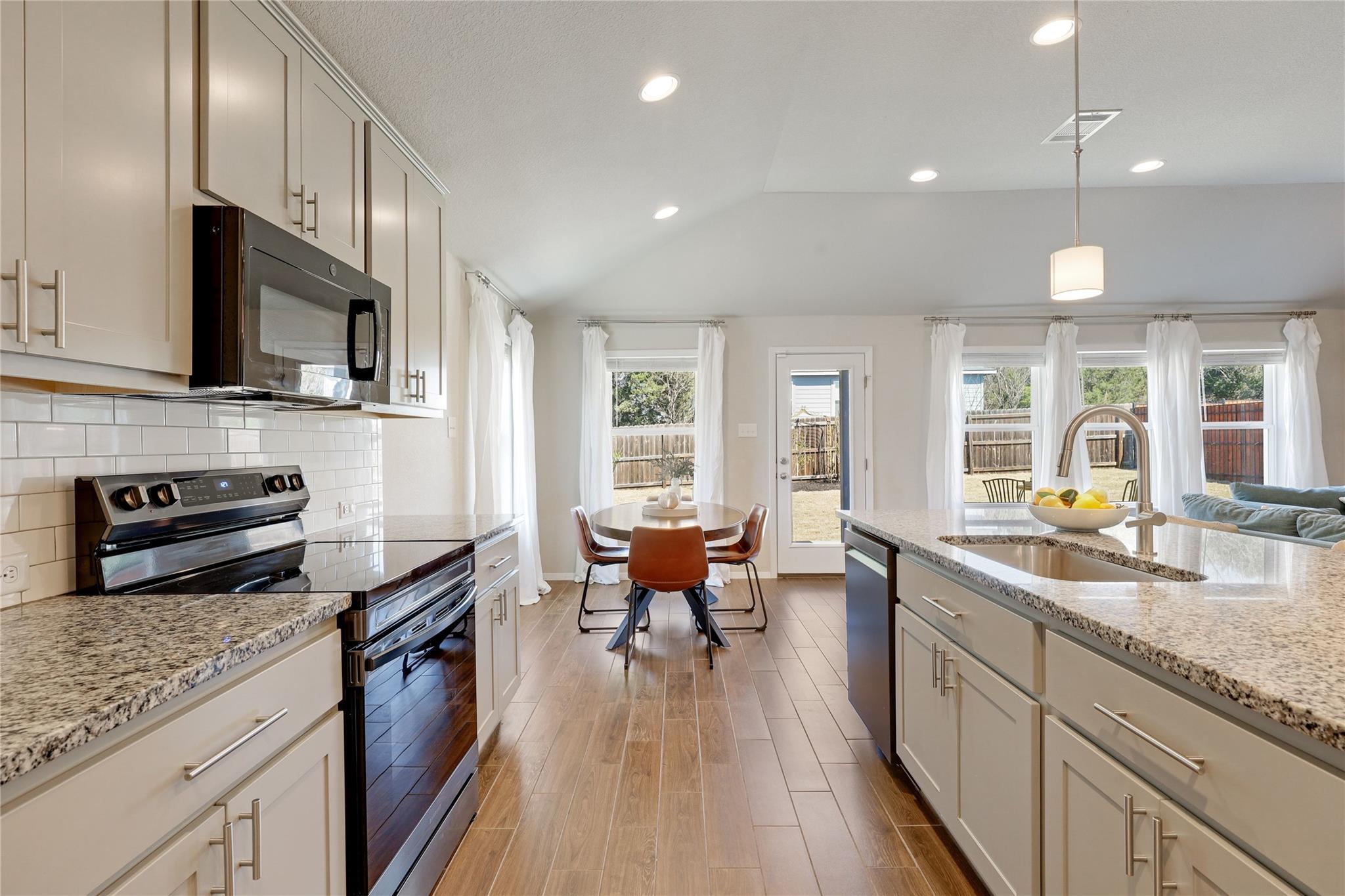 21902 Oxford Dr, Lago Vista, TX 78645