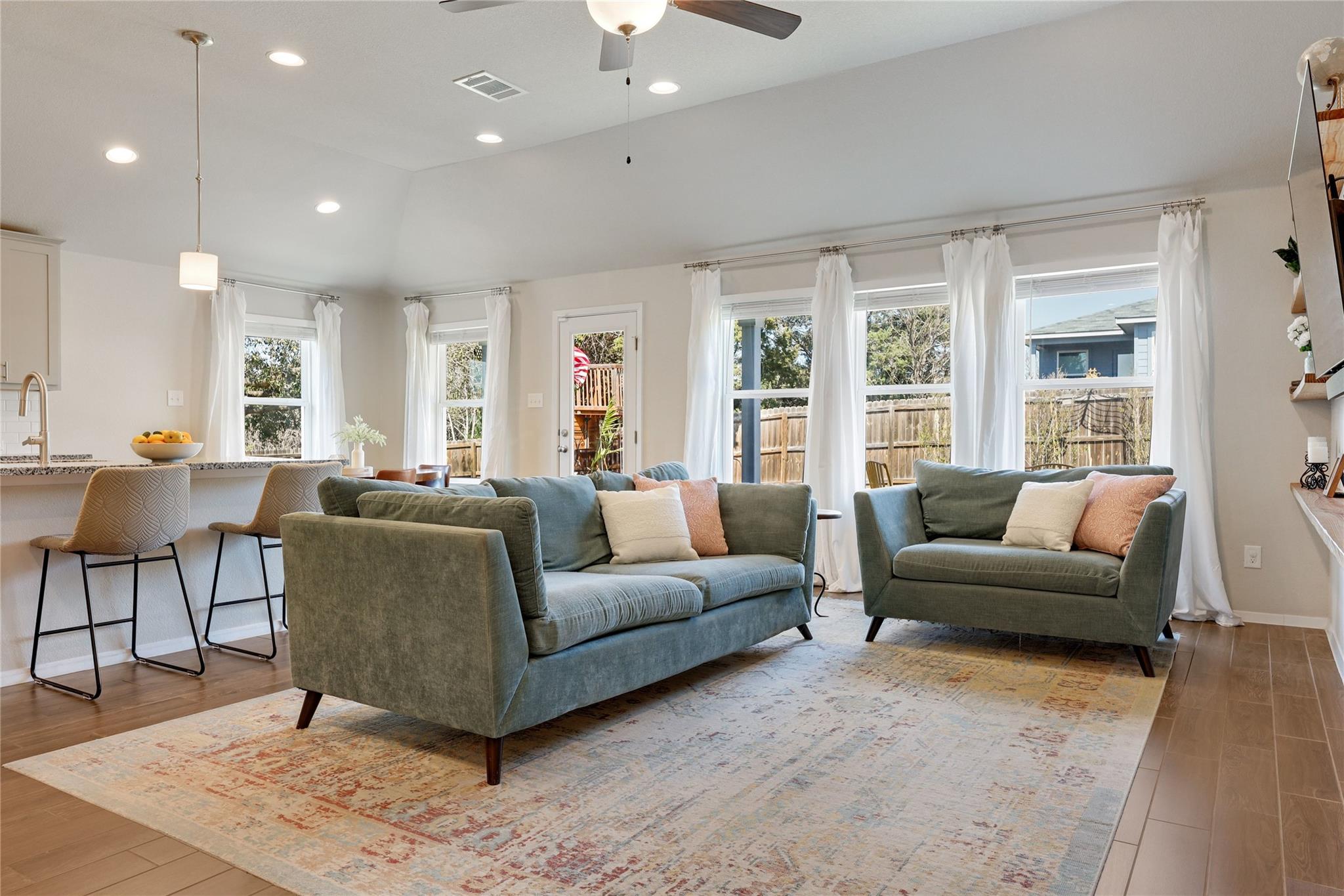 21902 Oxford Dr, Lago Vista, TX 78645