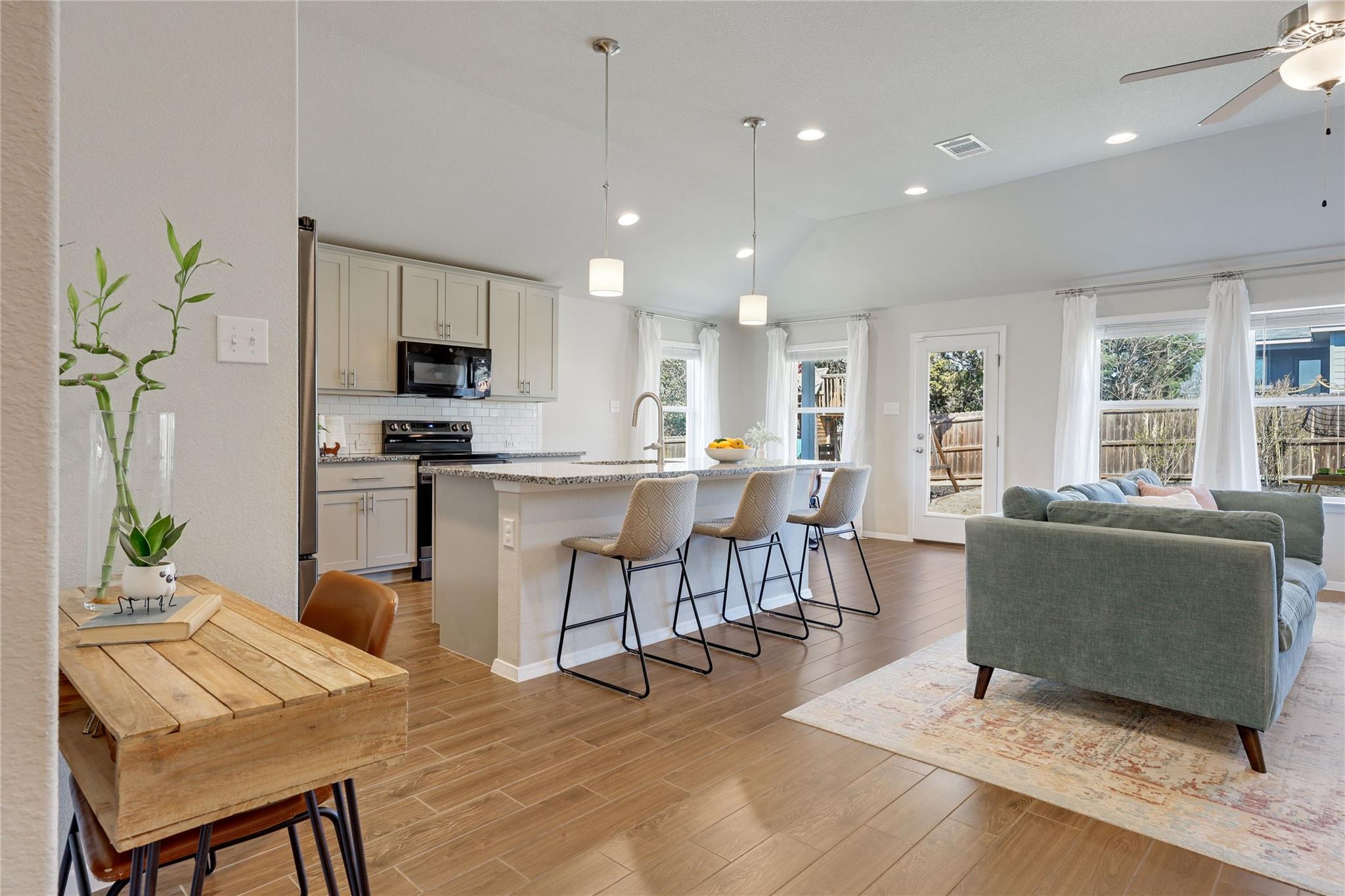 21902 Oxford Dr, Lago Vista, TX 78645