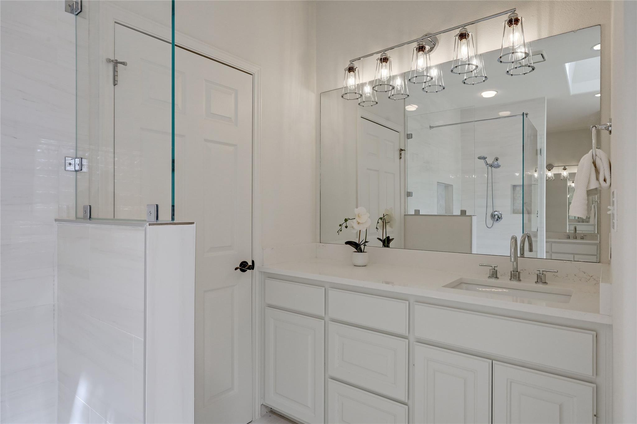 21604 Arrowhead Pt, Lago Vista, TX 78645