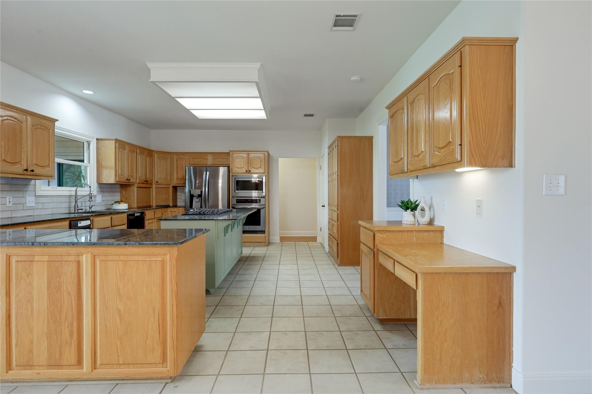 21604 Arrowhead Pt, Lago Vista, TX 78645