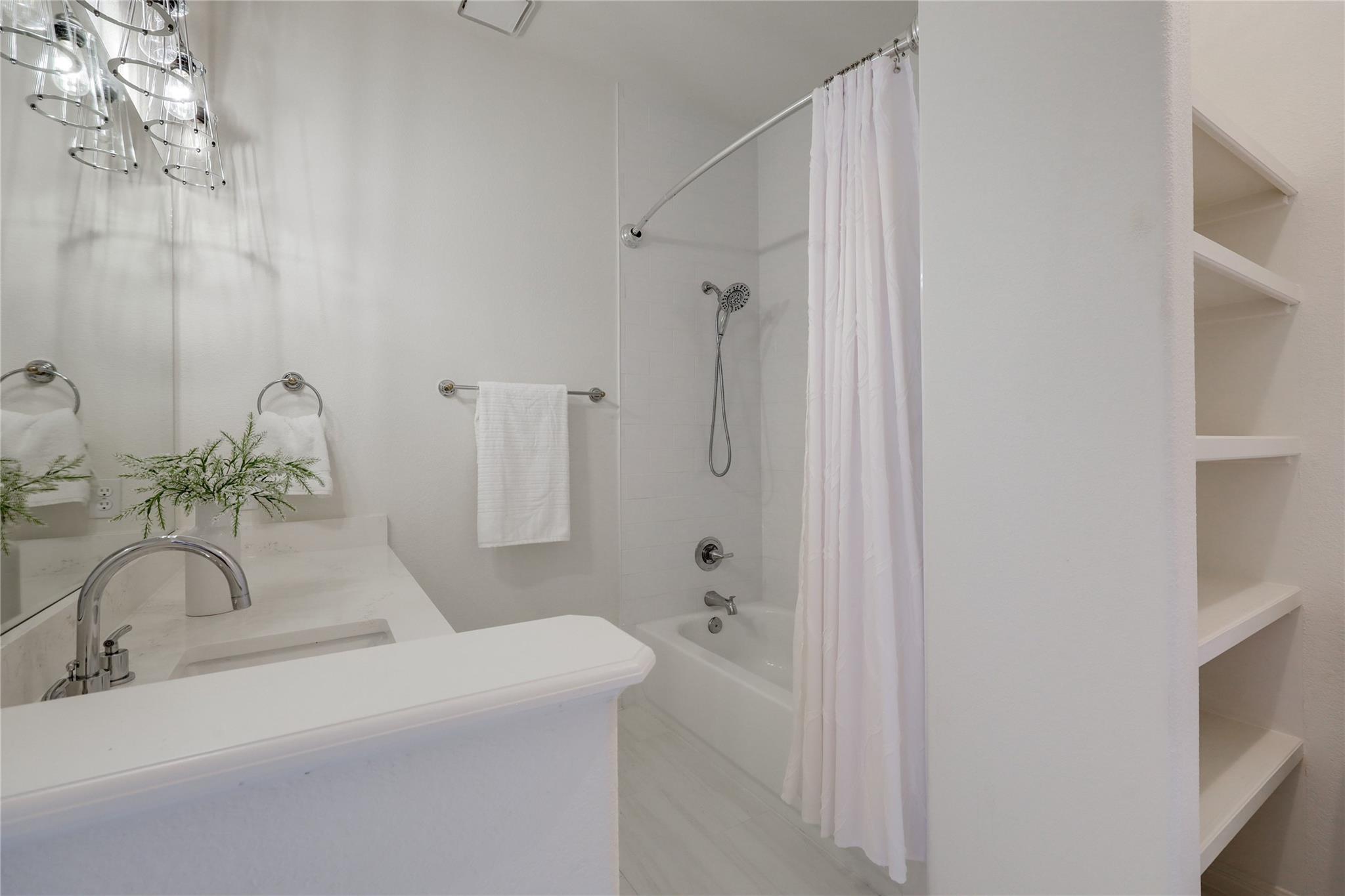 21604 Arrowhead Pt, Lago Vista, TX 78645