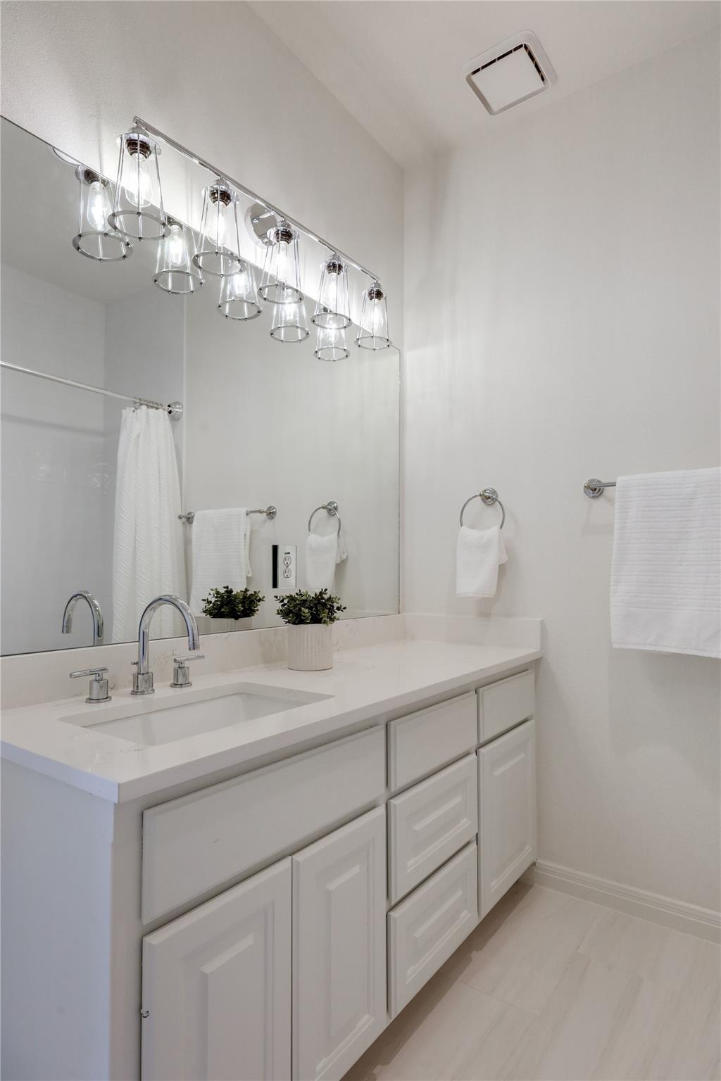 21604 Arrowhead Pt, Lago Vista, TX 78645