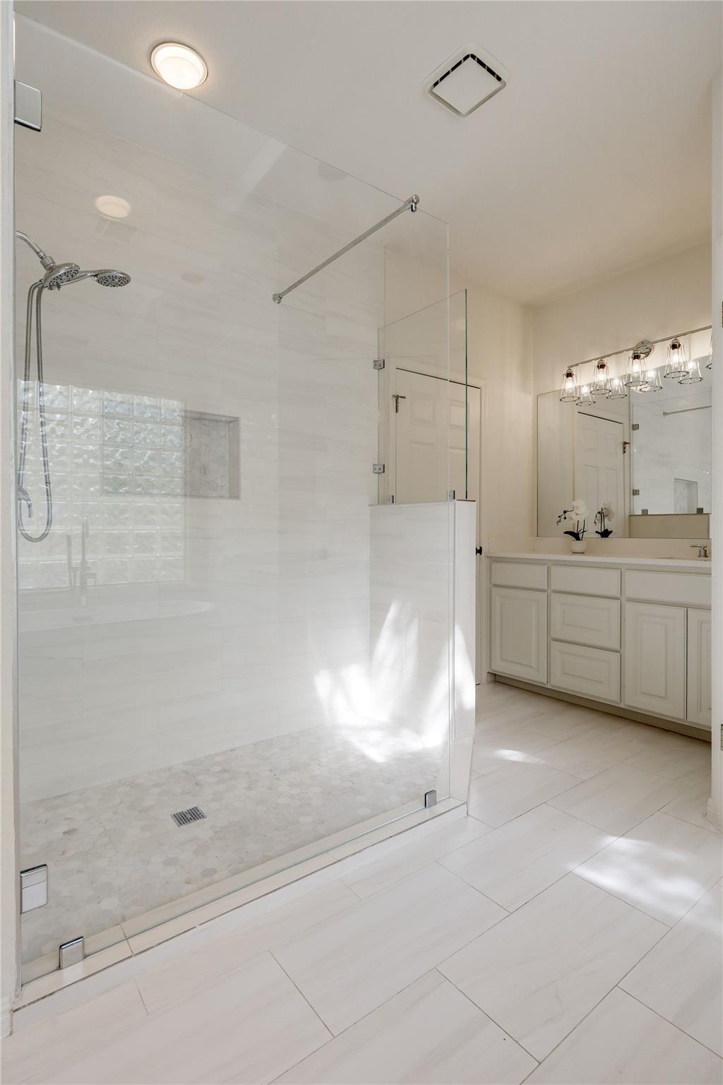 21604 Arrowhead Pt, Lago Vista, TX 78645