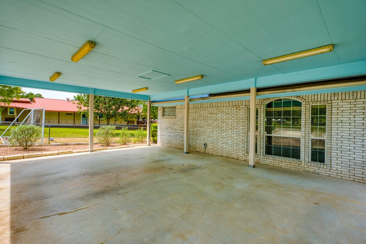 521 E Briarway Dr, Granite Shoals, TX 78654