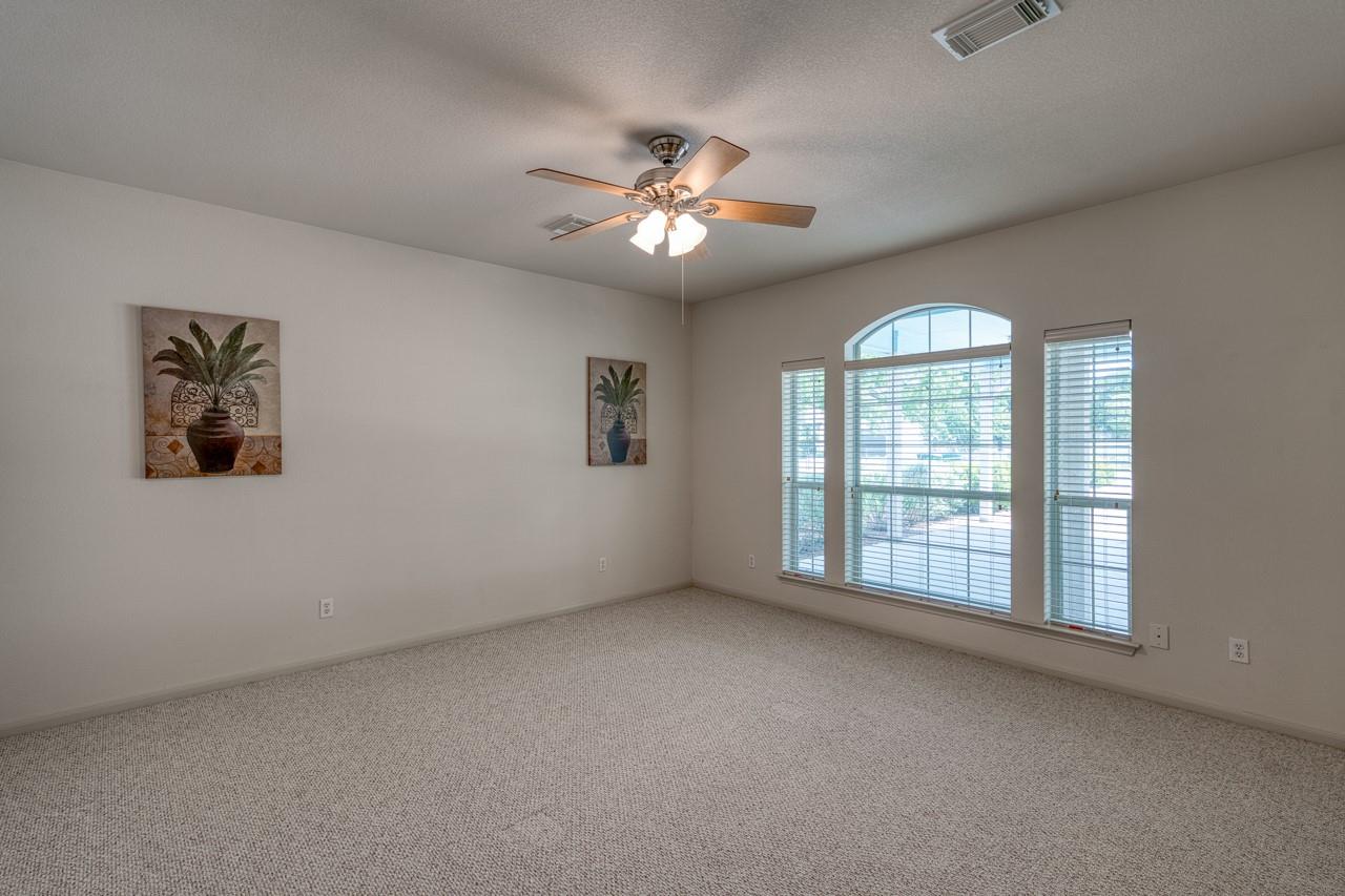 521 E Briarway Dr, Granite Shoals, TX 78654