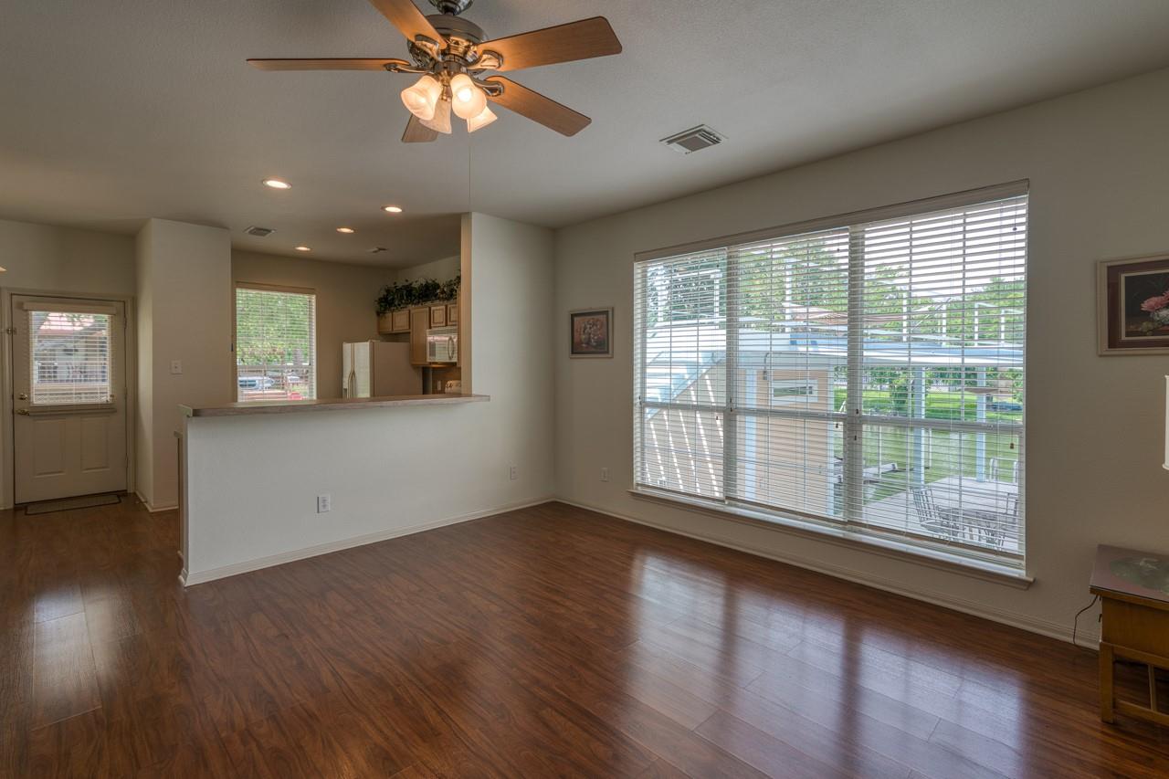 521 E Briarway Dr, Granite Shoals, TX 78654