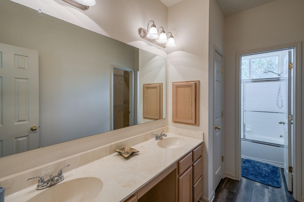 521 E Briarway Dr, Granite Shoals, TX 78654