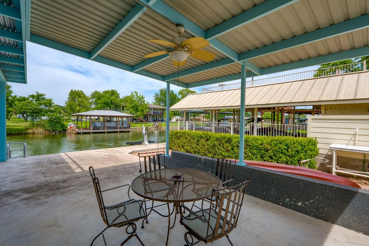 521 E Briarway Dr, Granite Shoals, TX 78654