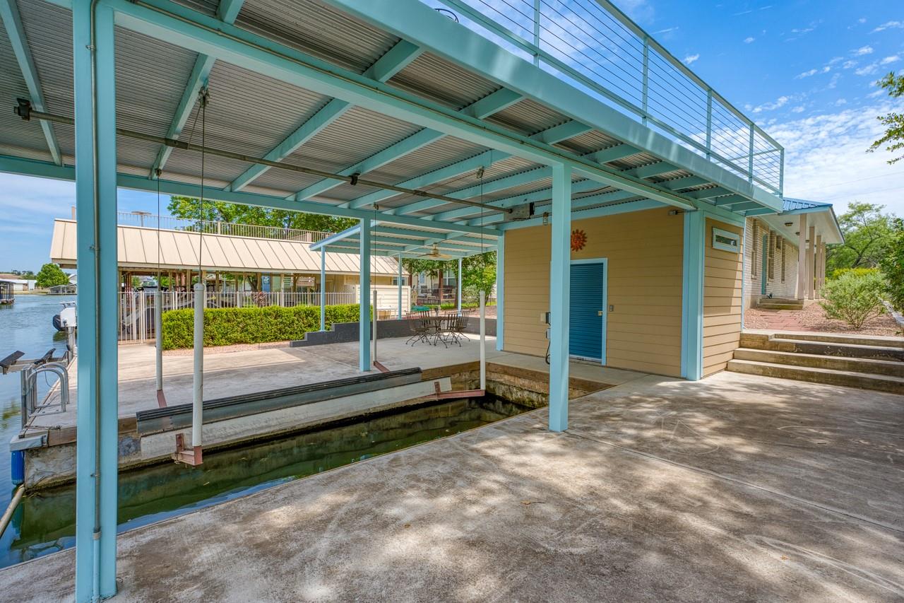 521 E Briarway Dr, Granite Shoals, TX 78654