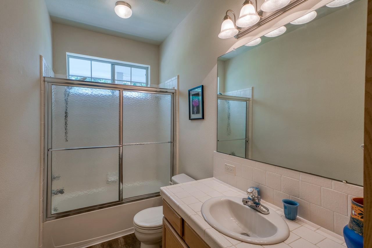 521 E Briarway Dr, Granite Shoals, TX 78654