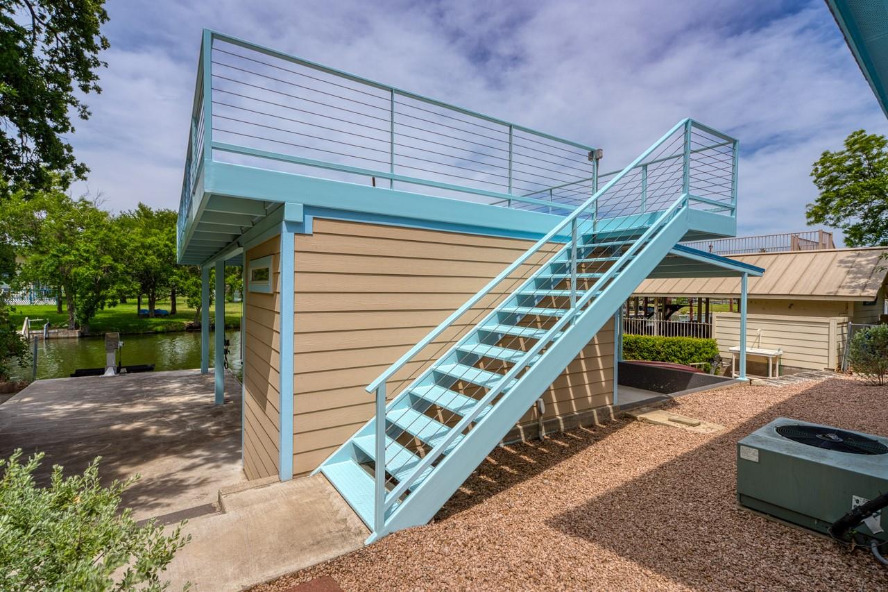 521 E Briarway Dr, Granite Shoals, TX 78654