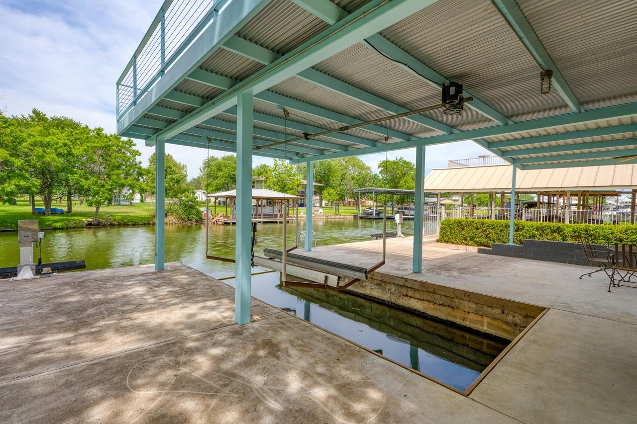 521 E Briarway Dr, Granite Shoals, TX 78654