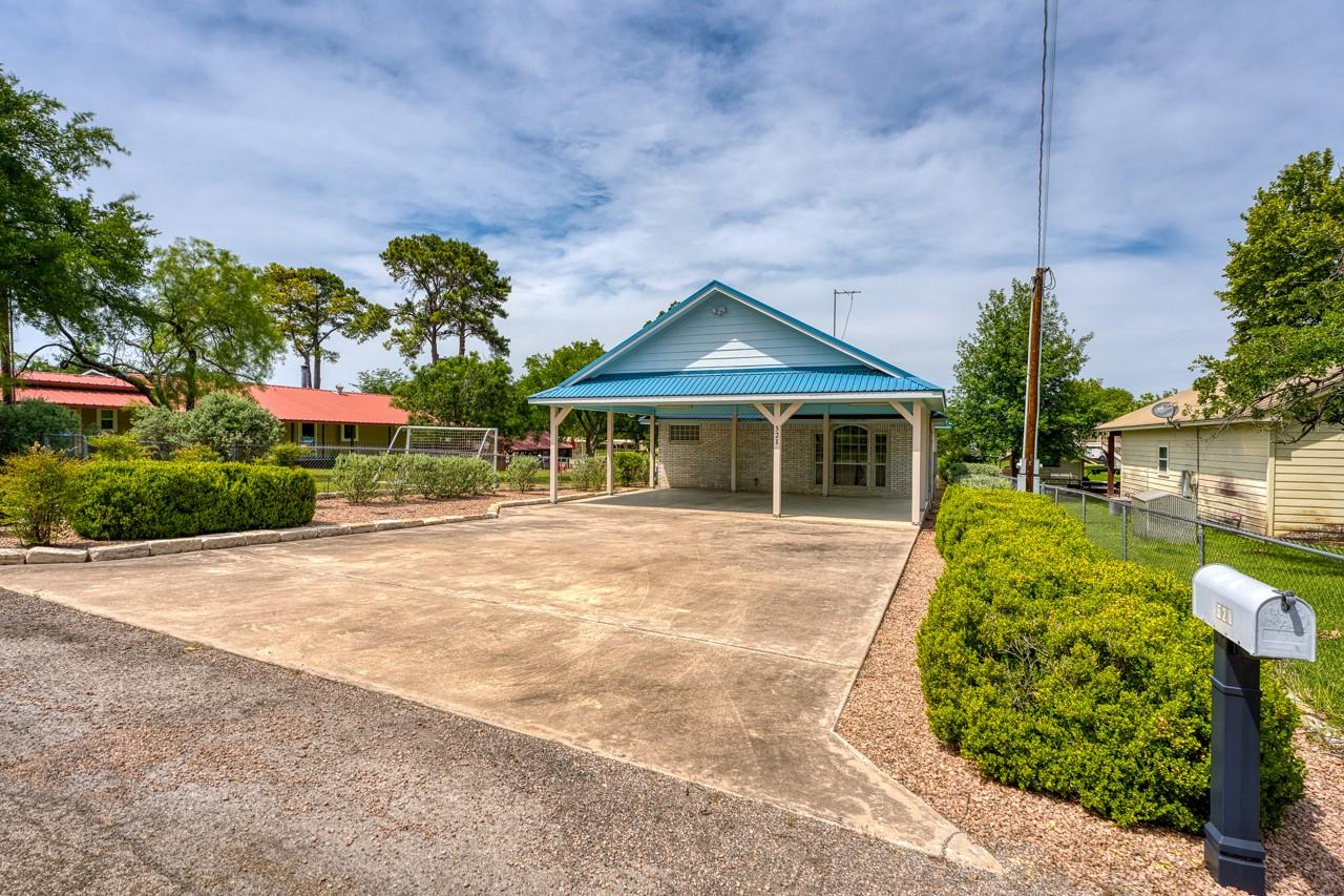 521 E Briarway Dr, Granite Shoals, TX 78654