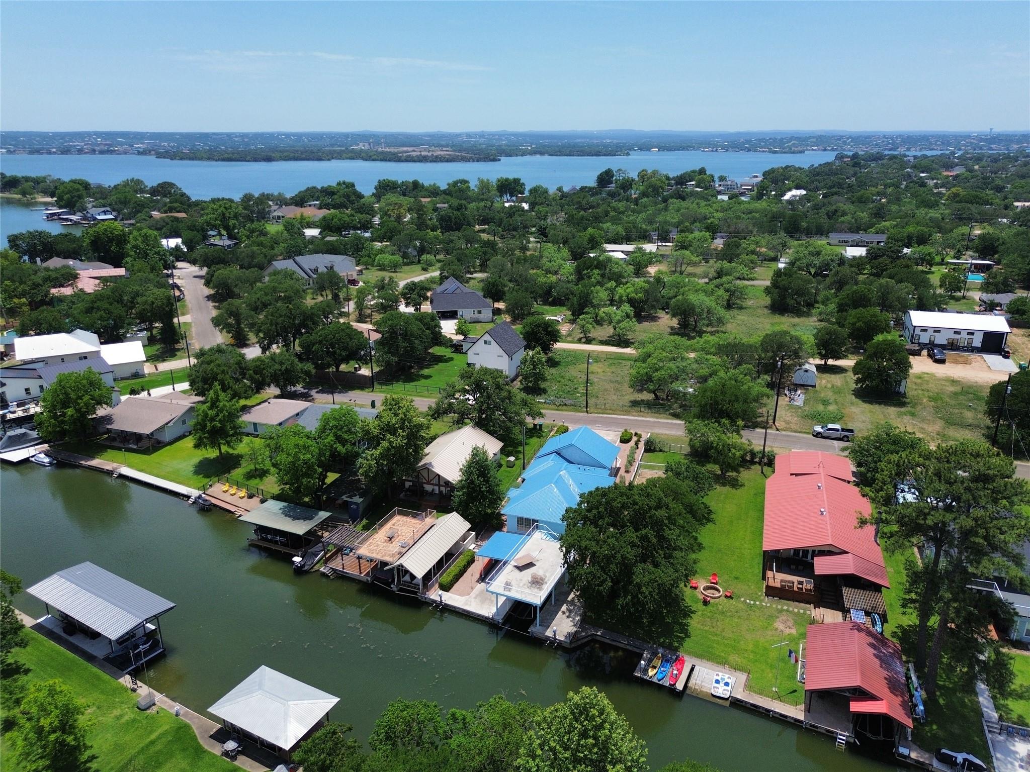 521 E Briarway Dr, Granite Shoals, TX 78654