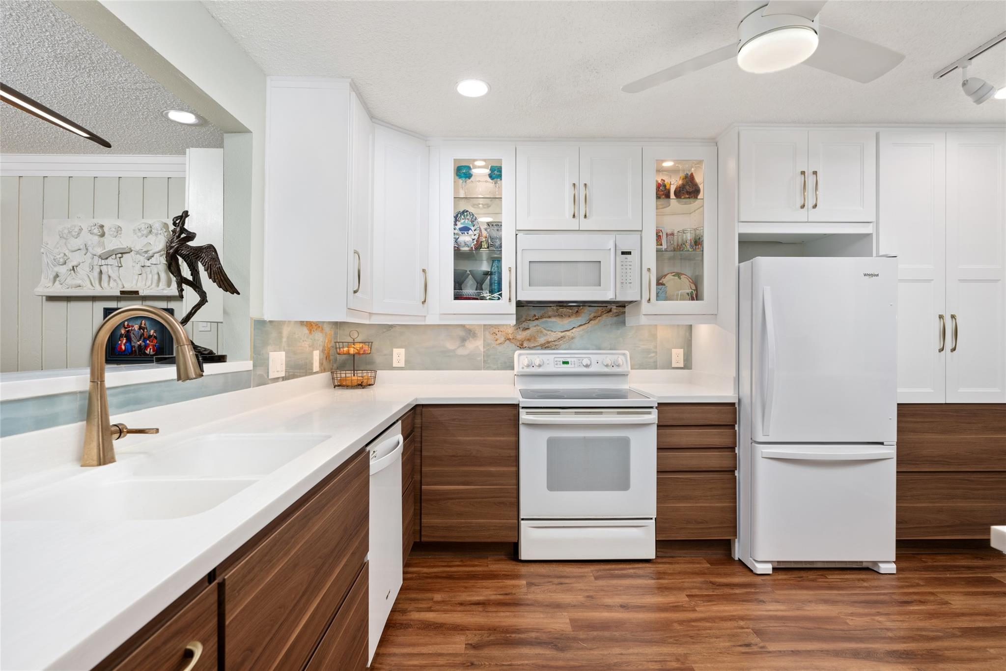 114 World Of Tennis Sq # 114, Lakeway, TX 78738