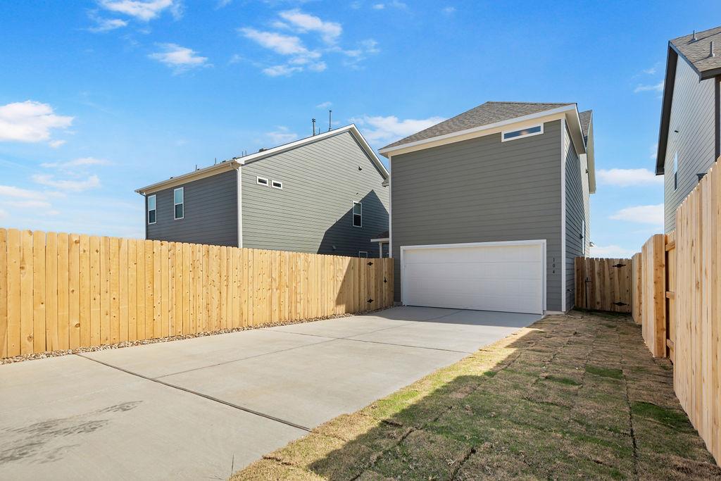 104 Woodrow Ln, Liberty Hill, TX 78642