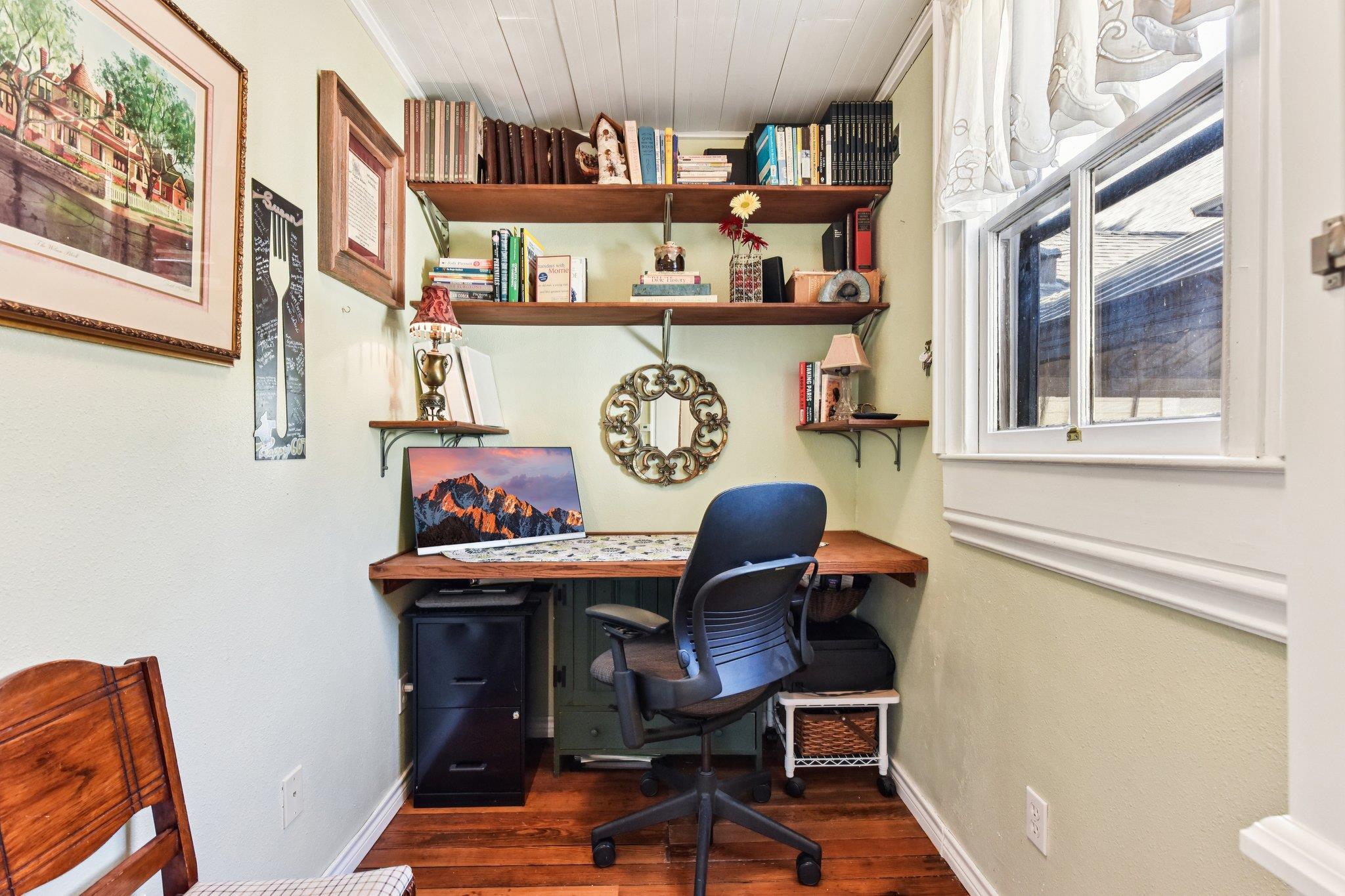 419 W San Antonio St, Lockhart, TX 78644