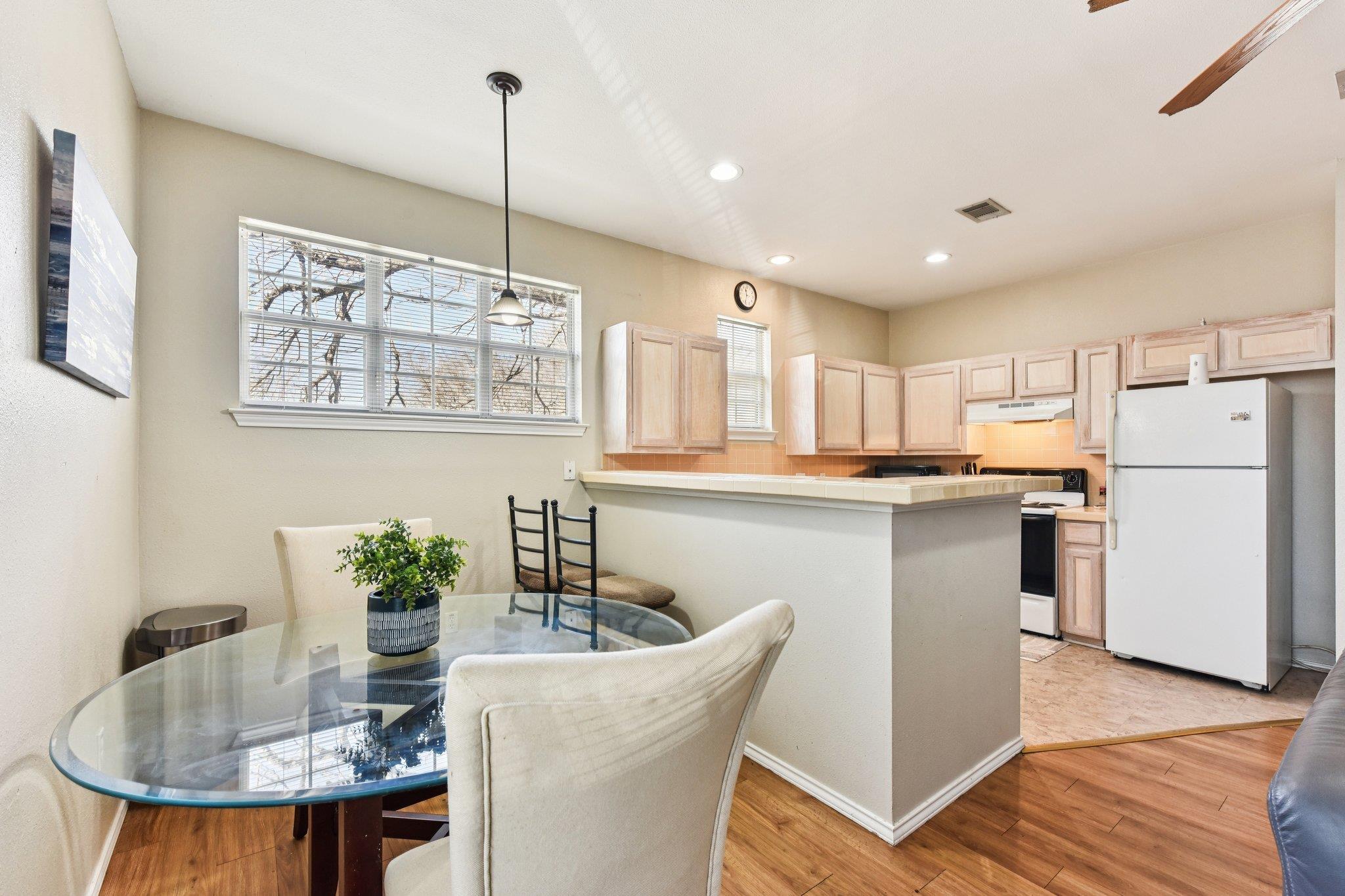 419 W San Antonio St, Lockhart, TX 78644