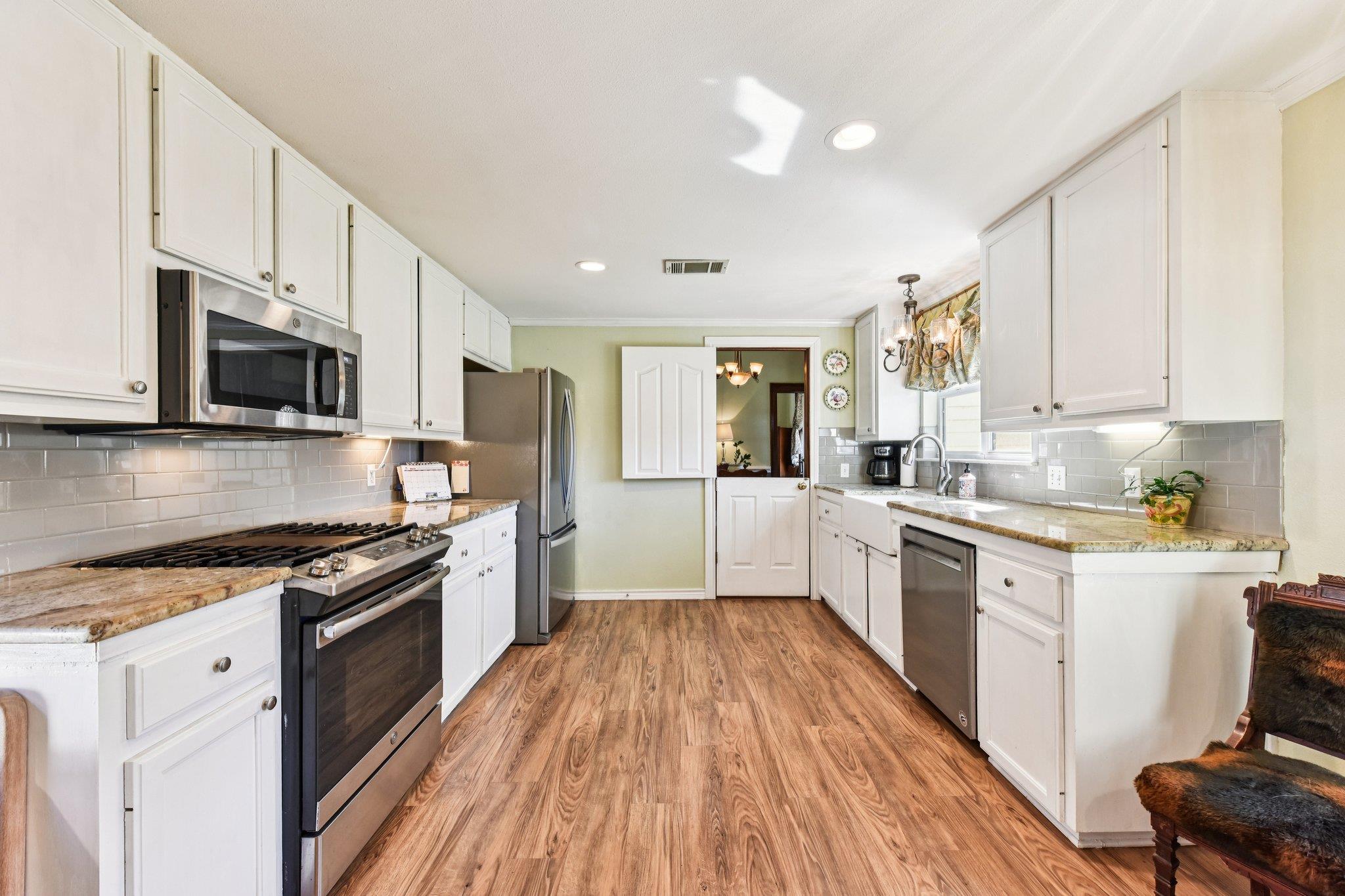 419 W San Antonio St, Lockhart, TX 78644