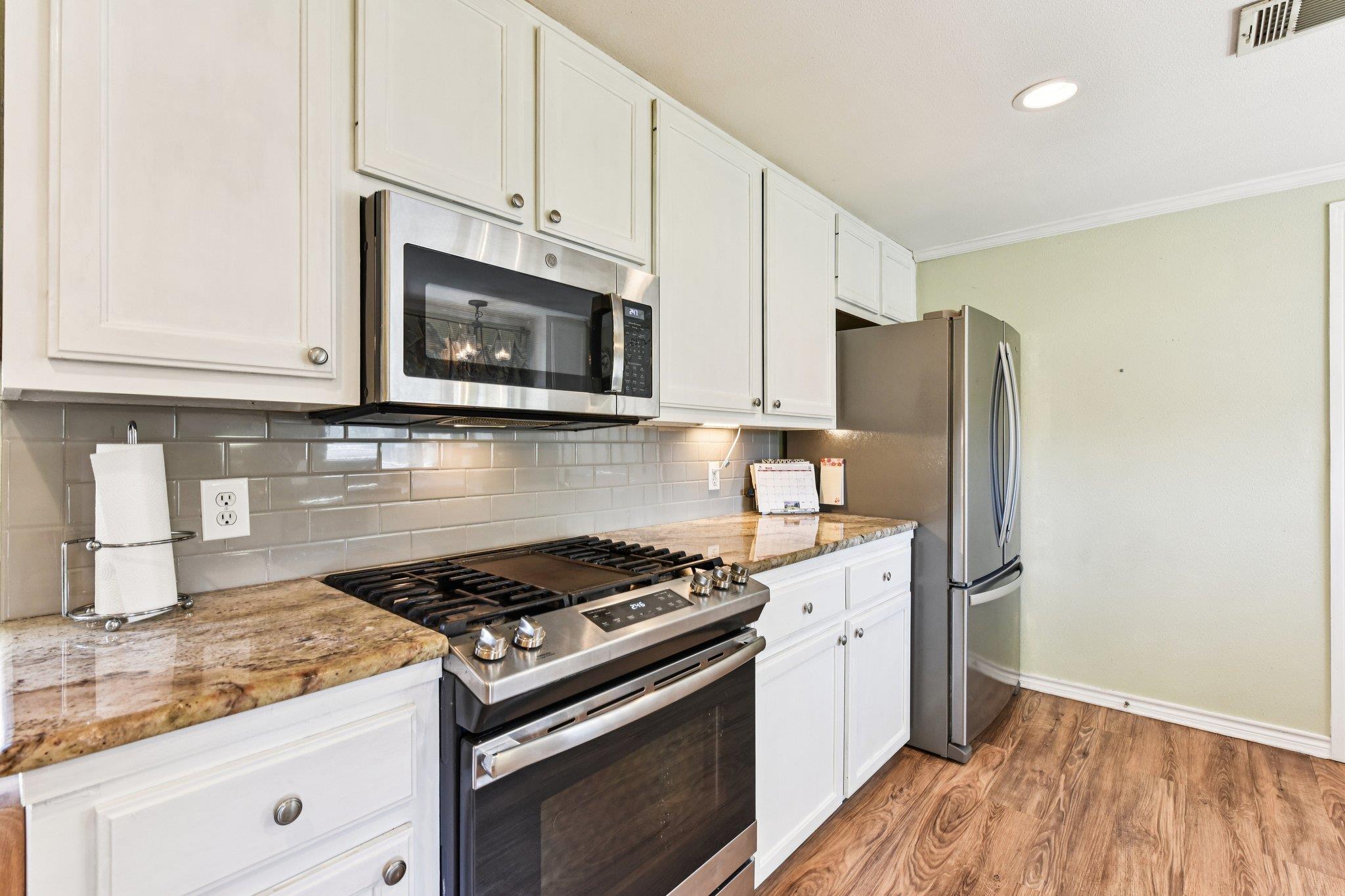 419 W San Antonio St, Lockhart, TX 78644