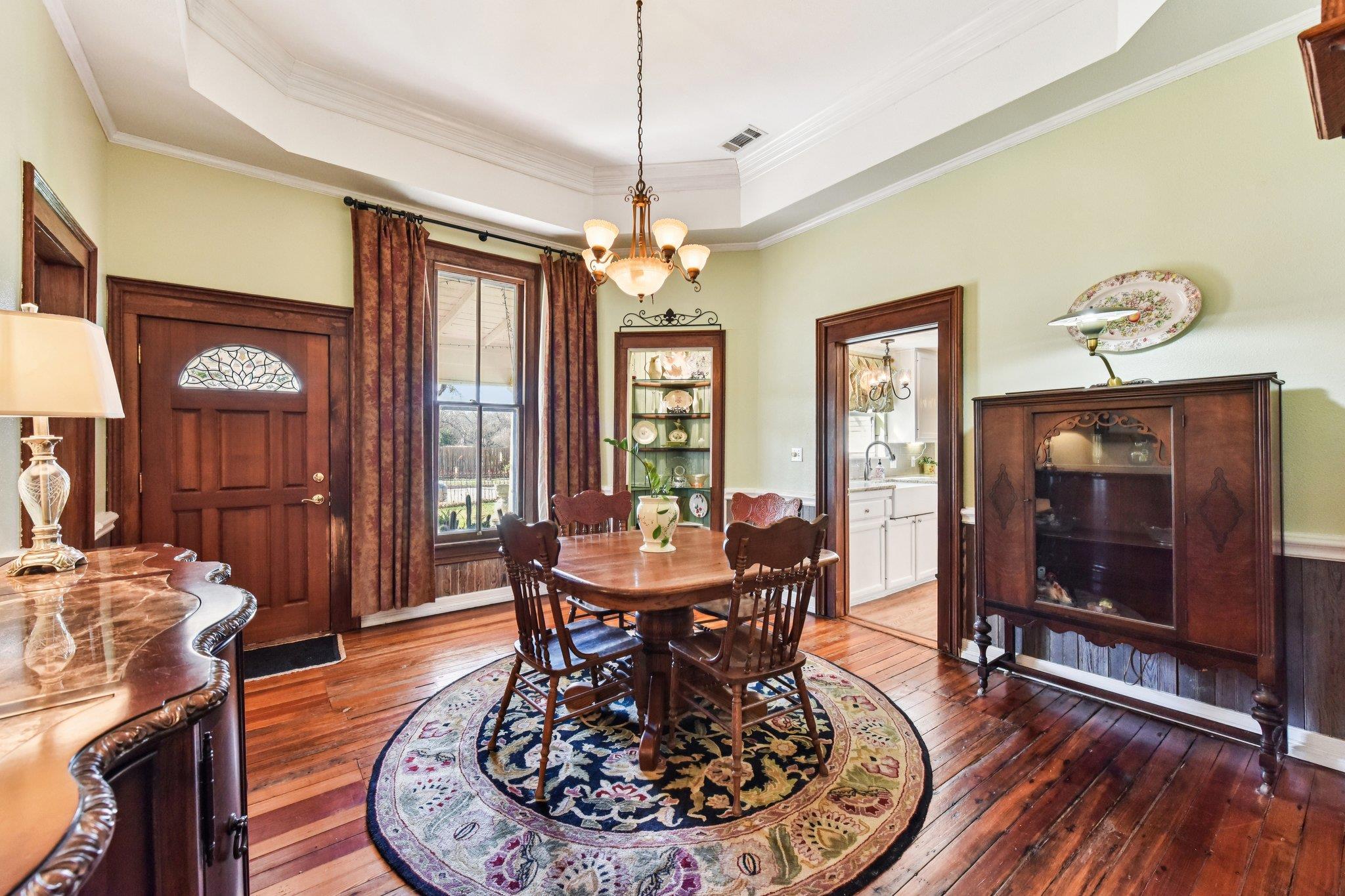 419 W San Antonio St, Lockhart, TX 78644