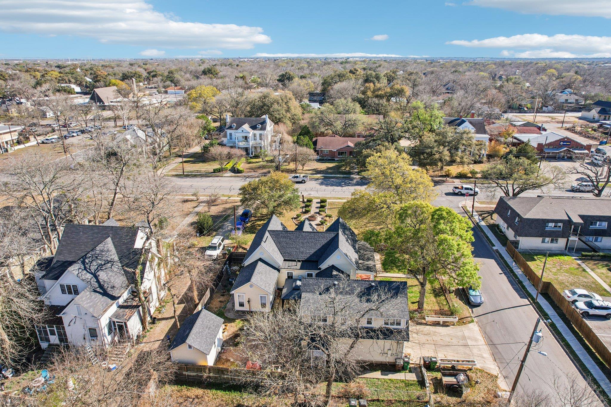 419 W San Antonio St, Lockhart, TX 78644