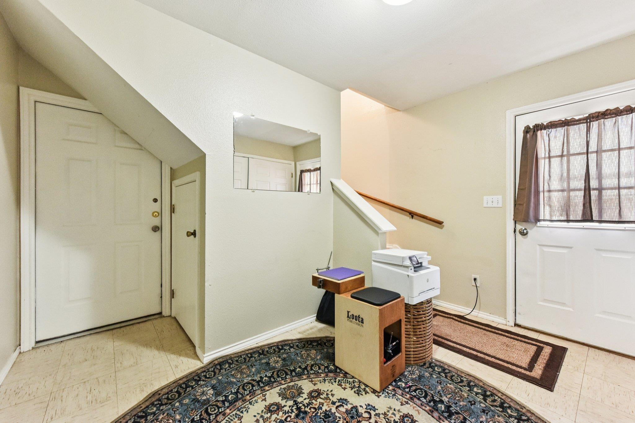 419 W San Antonio St, Lockhart, TX 78644