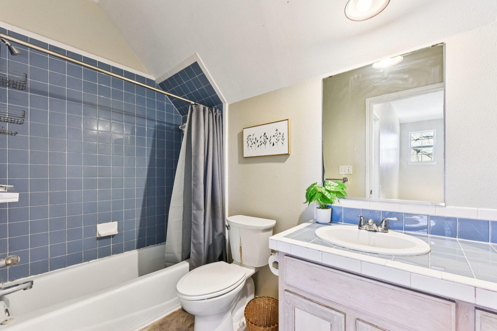 419 W San Antonio St, Lockhart, TX 78644