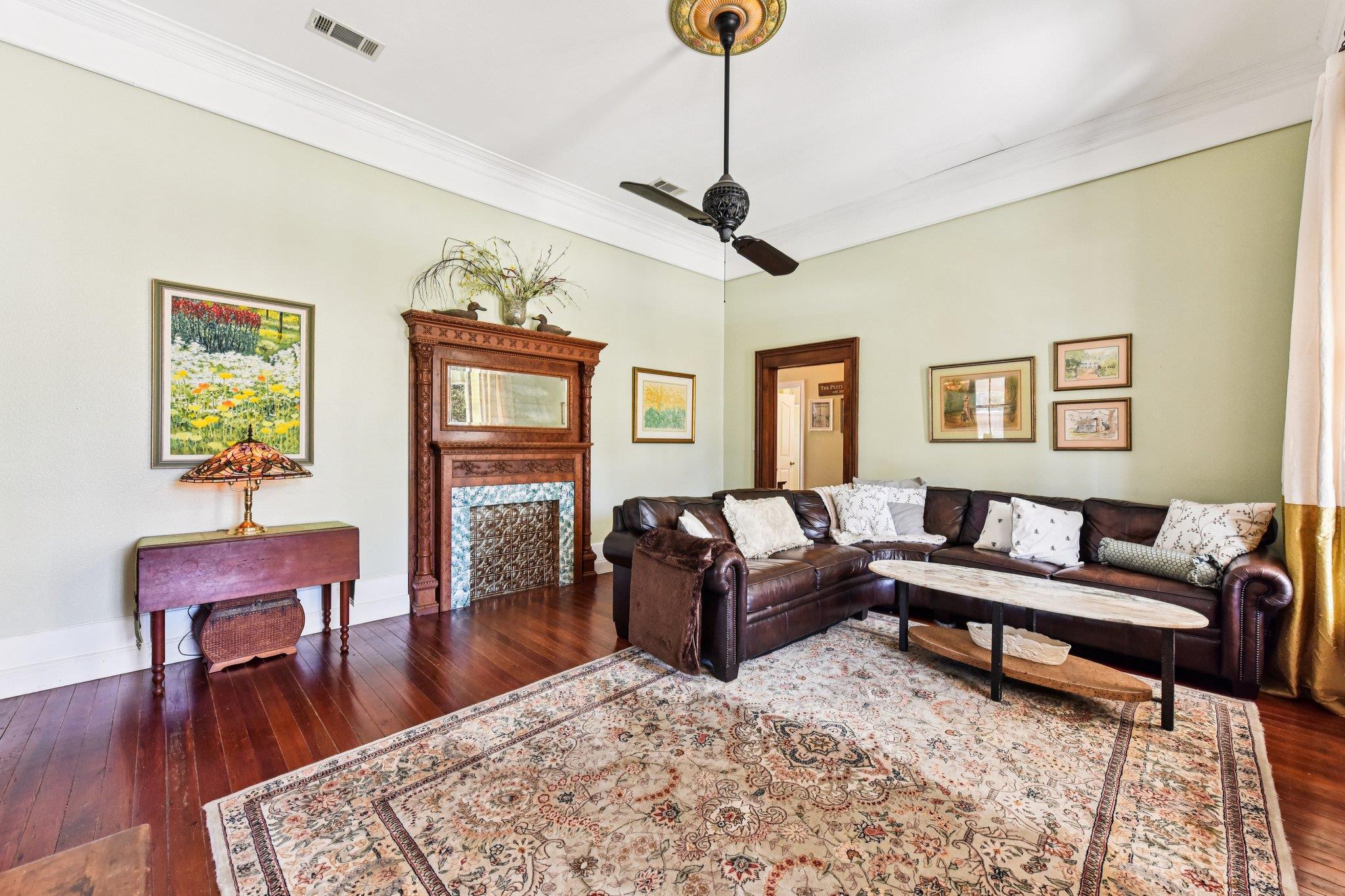 419 W San Antonio St, Lockhart, TX 78644