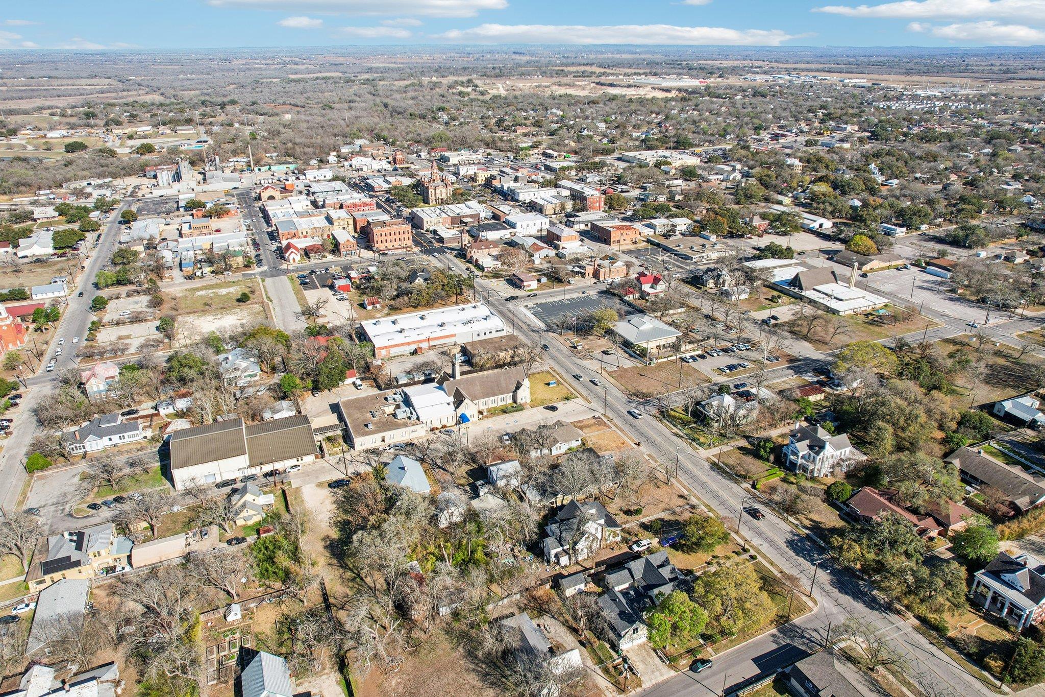 419 W San Antonio St, Lockhart, TX 78644